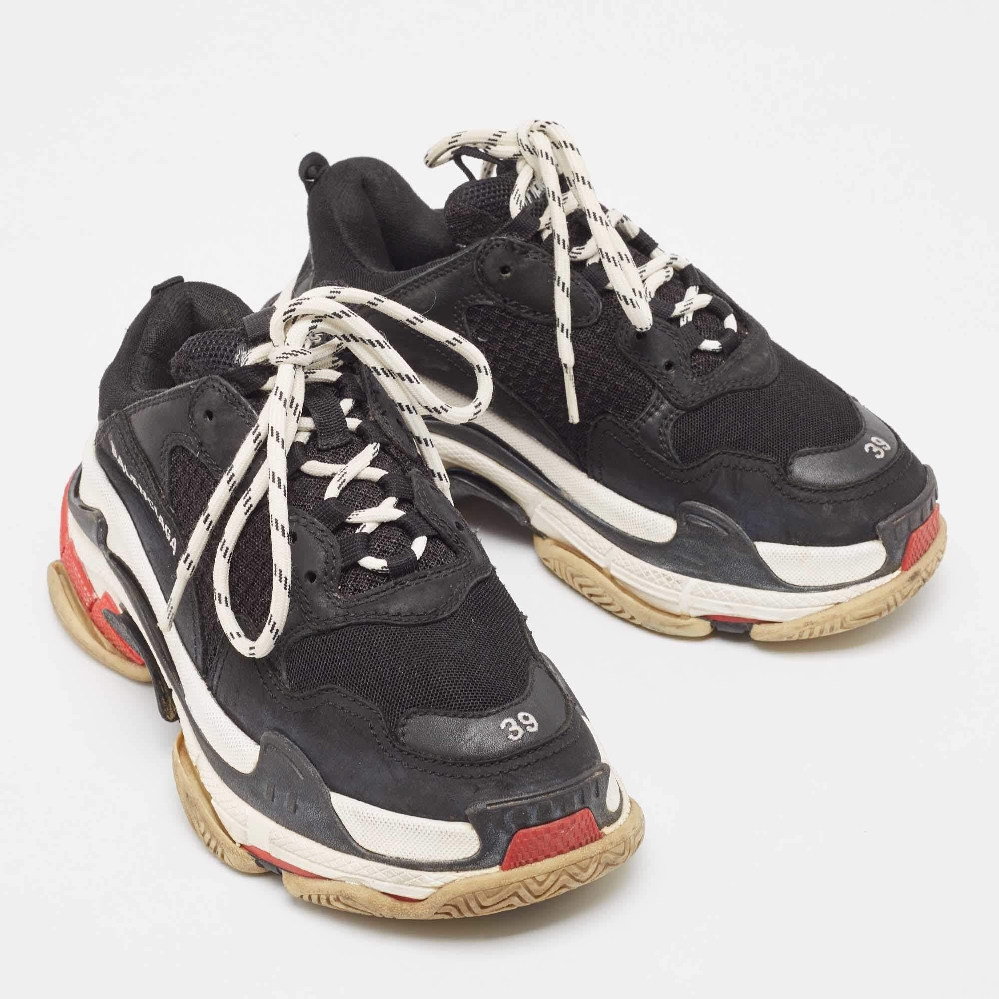 Balenciaga Zapatillas negras de piel sintética y malla Triple S Talla 39 Negro