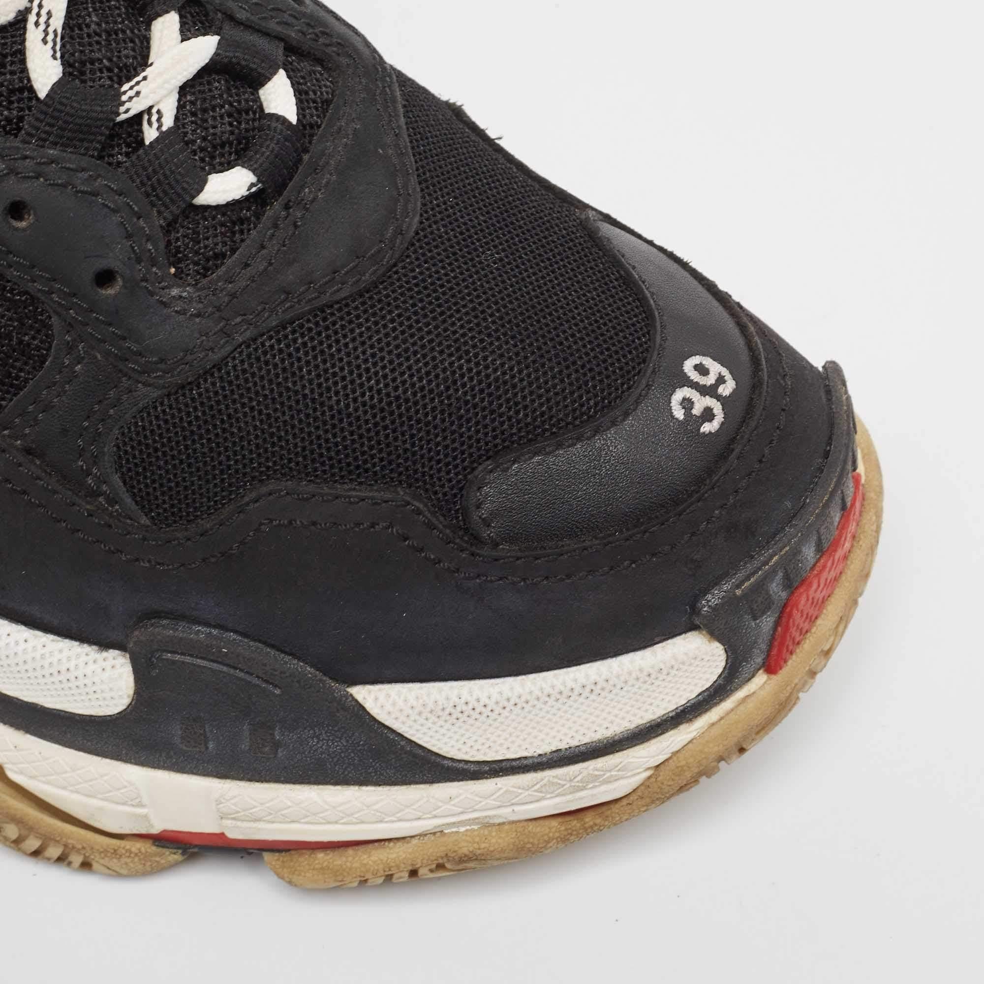 Balenciaga Zapatillas negras de piel sintética y malla Triple S Talla 39 3