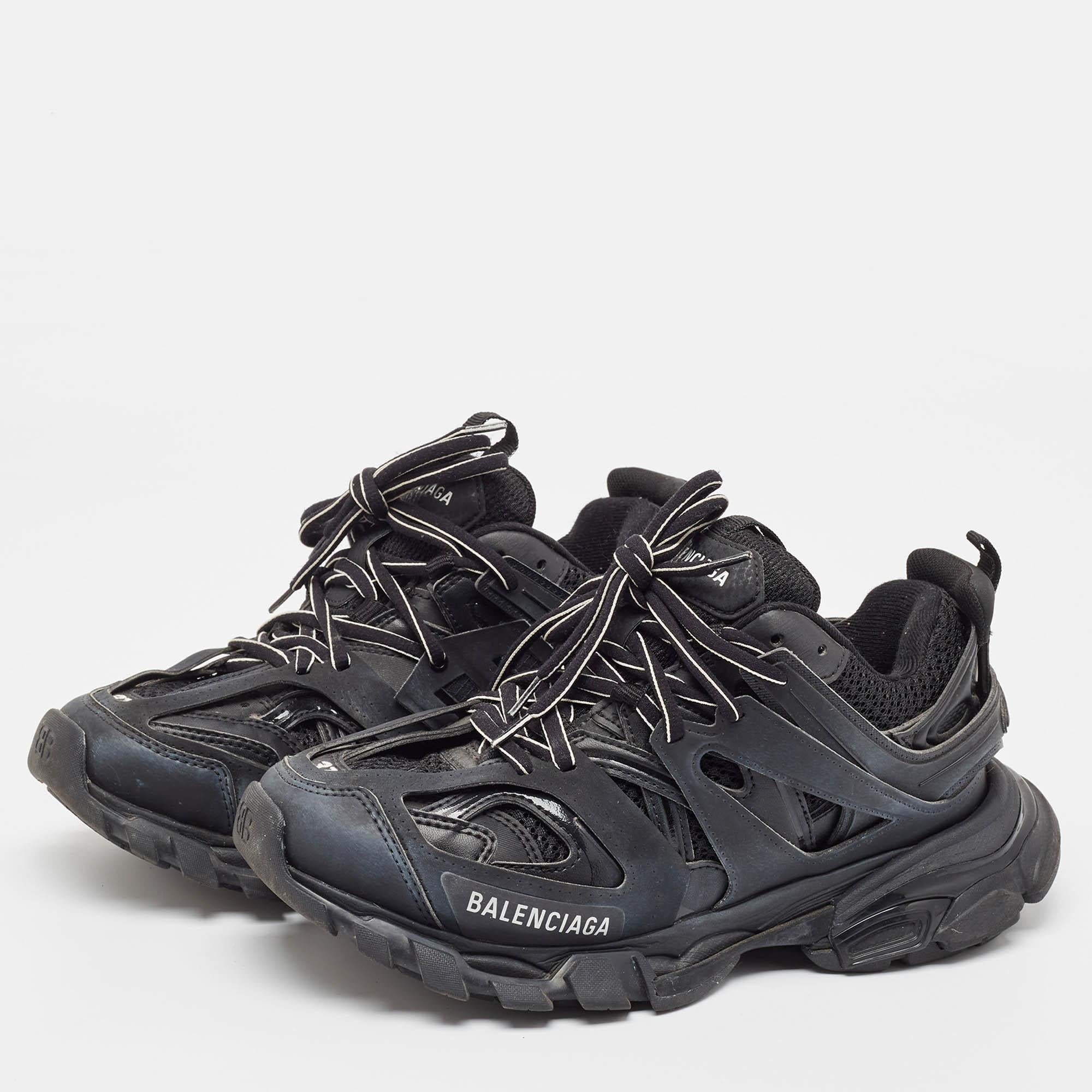 Give your outfit a luxe update with this pair of designer sneakers. The shoes are sewn perfectly to help you make a statement in them for a long time.