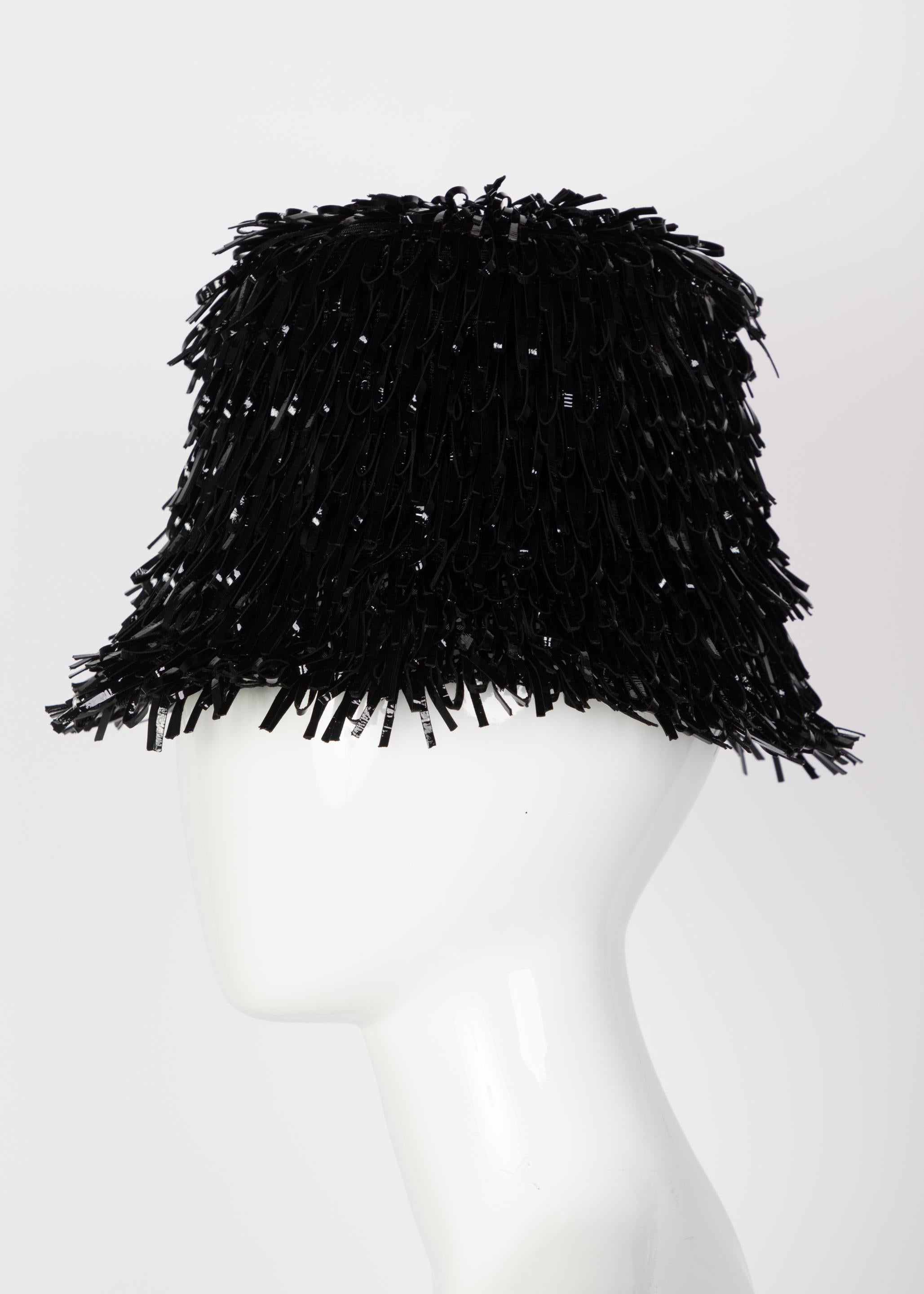 Cappello Balenciaga in ecopelle nera Resort 2014 In condizioni ottime in vendita a Boca Raton, FL