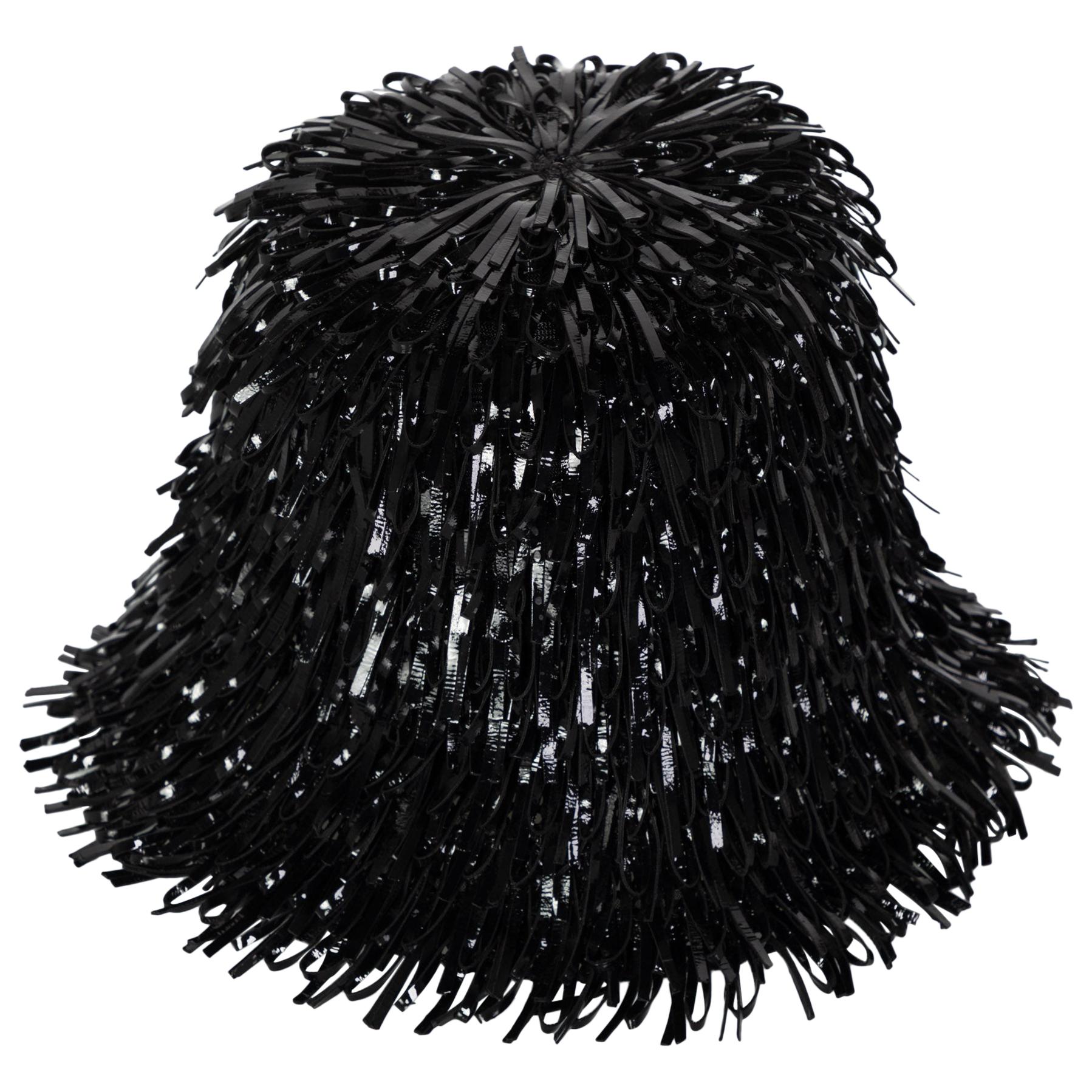 Cappello Balenciaga in ecopelle nera Resort 2014 in vendita