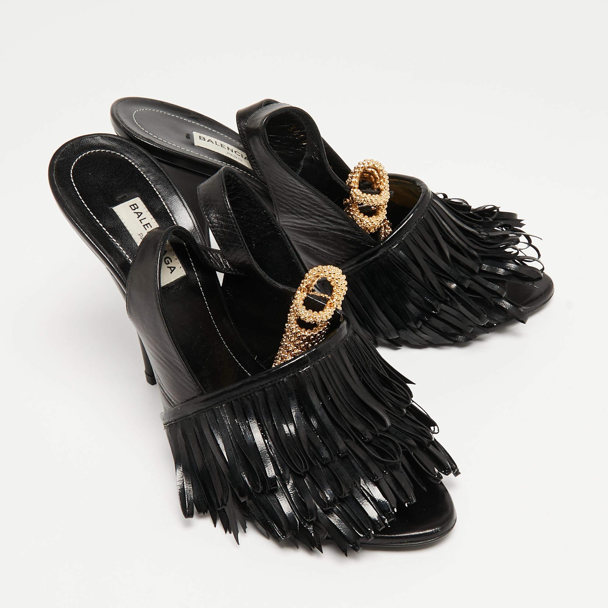 Balenciaga Black Fringe Leather Chain Detail Ankle Strap Sandals Size 39 In Good Condition For Sale In Dubai, Al Qouz 2