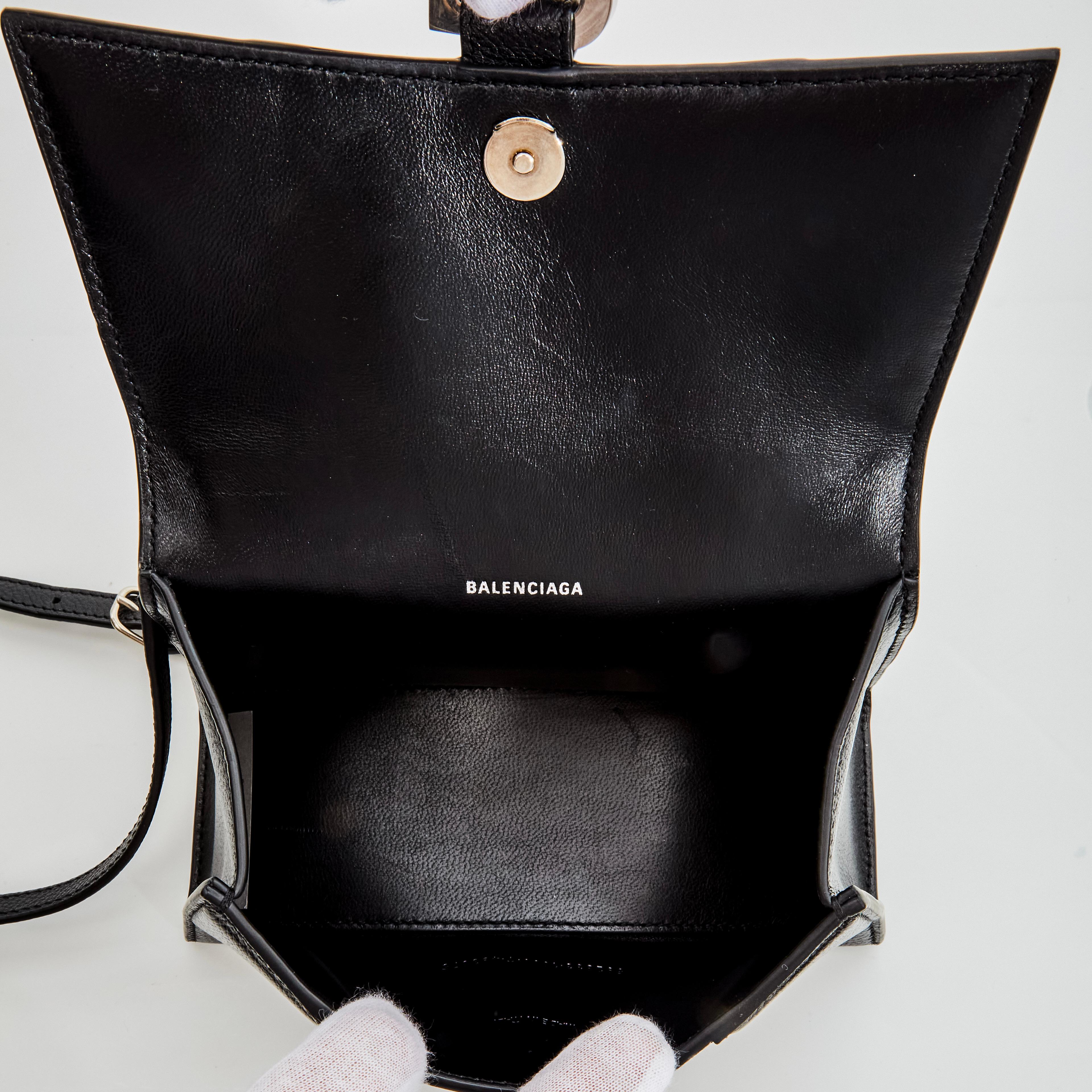 Balenciaga XS Sanduhrtasche aus schwarzem genarbtem Kalbsleder im Zustand „Gut“ im Angebot in Montreal, Quebec
