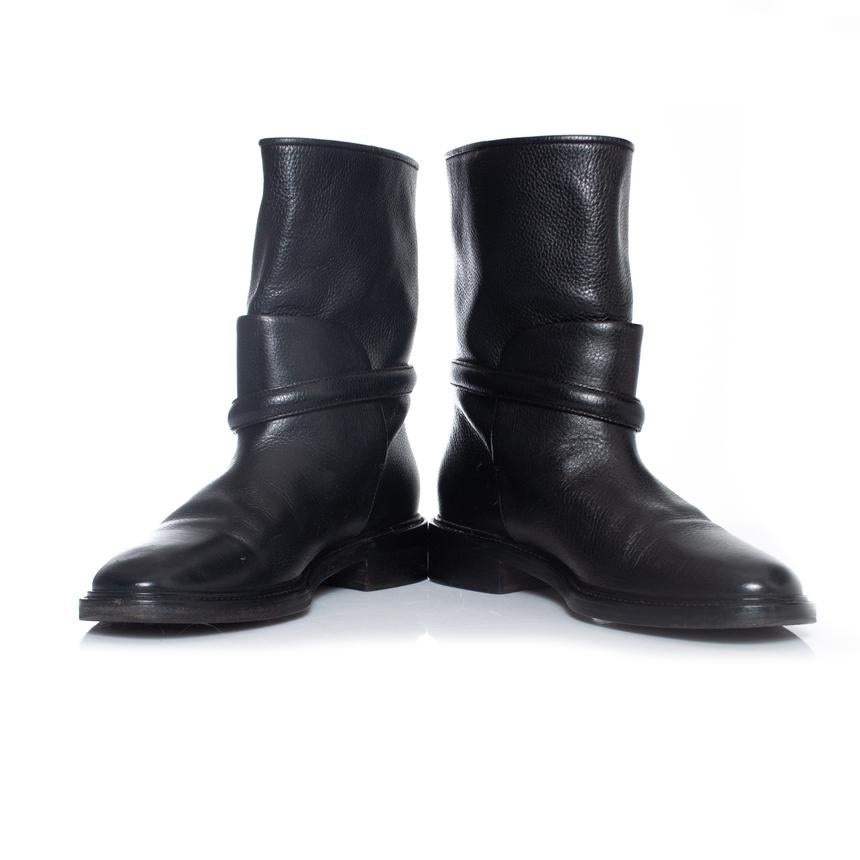 Noir Balenciaga, bottes motardes en cuir grainé noir en vente