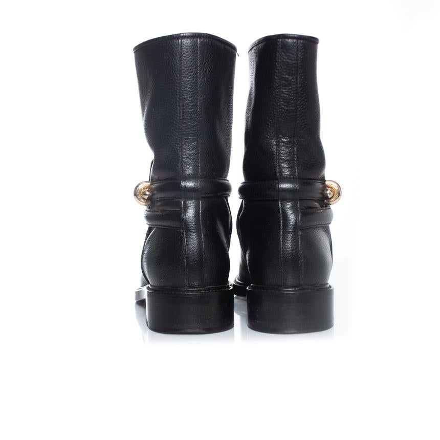 Balenciaga, bottes motardes en cuir grainé noir en vente 1
