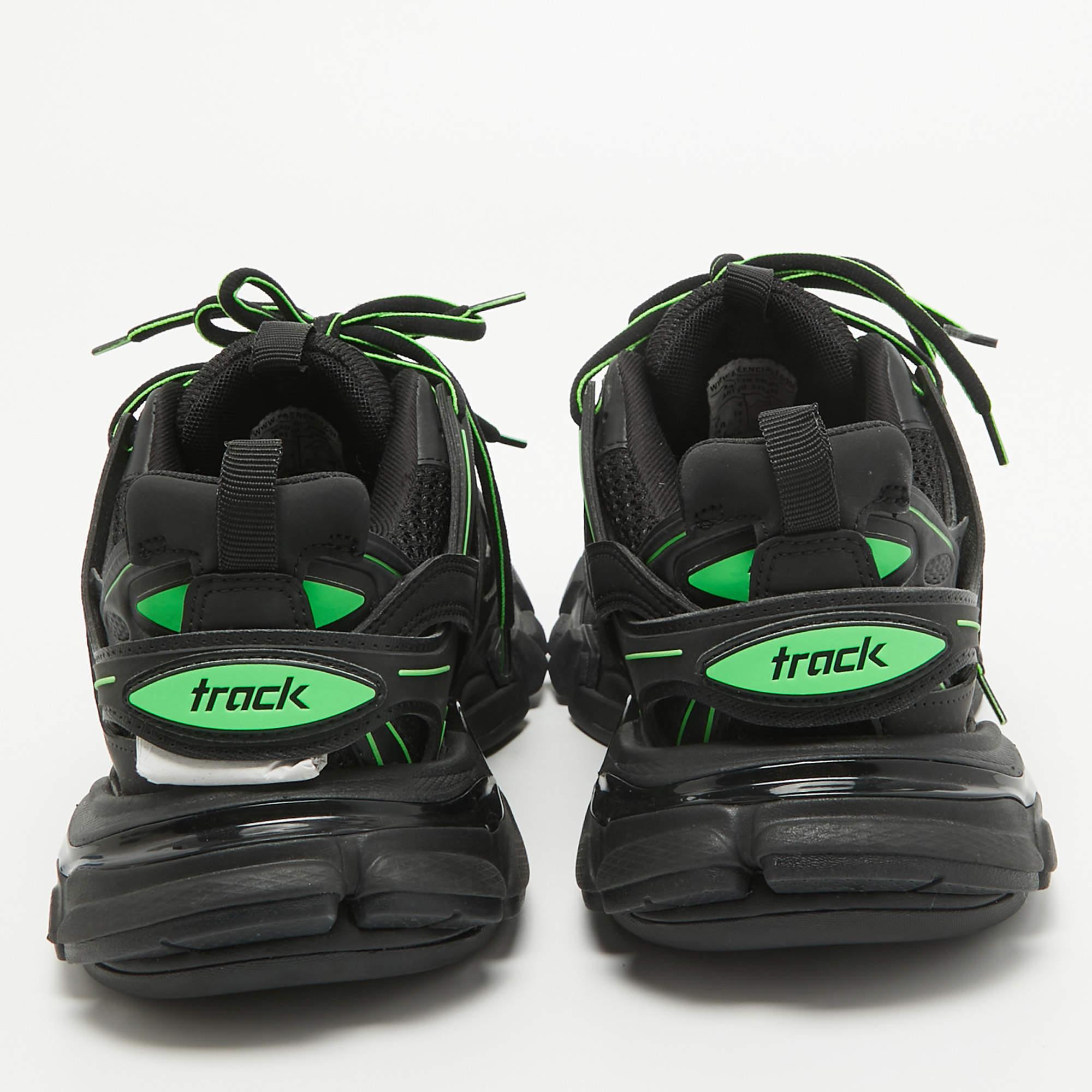 Balenciaga Black/Green Rubber and Mesh Track Sneakers Size 37 en vente 3