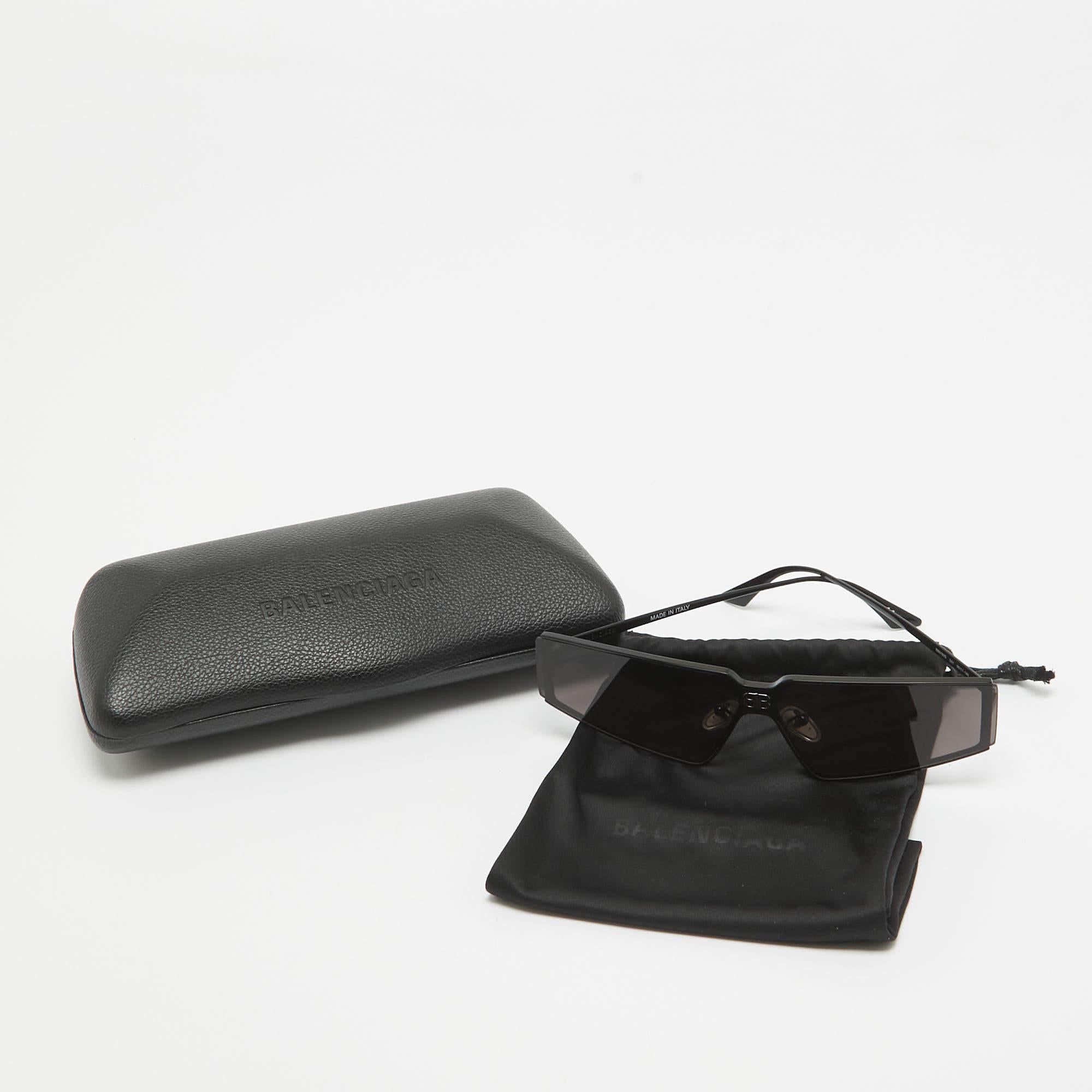 Balenciaga Black/Grey BB0192S Geometric Sunglasses In Good Condition For Sale In Dubai, Al Qouz 2