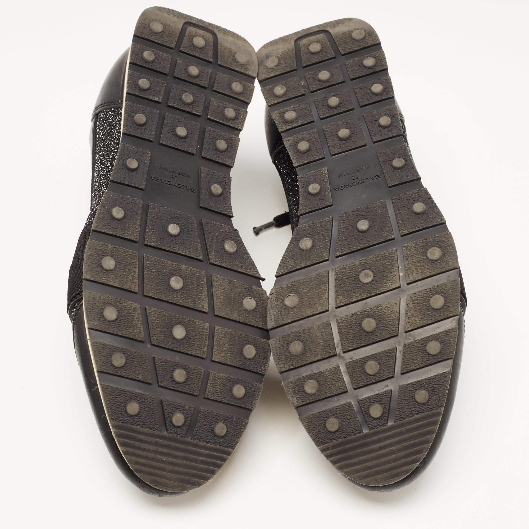 Balenciaga Black Knit Fabric and Leather Race Runner Low Top Sneakers Size 38 For Sale 2