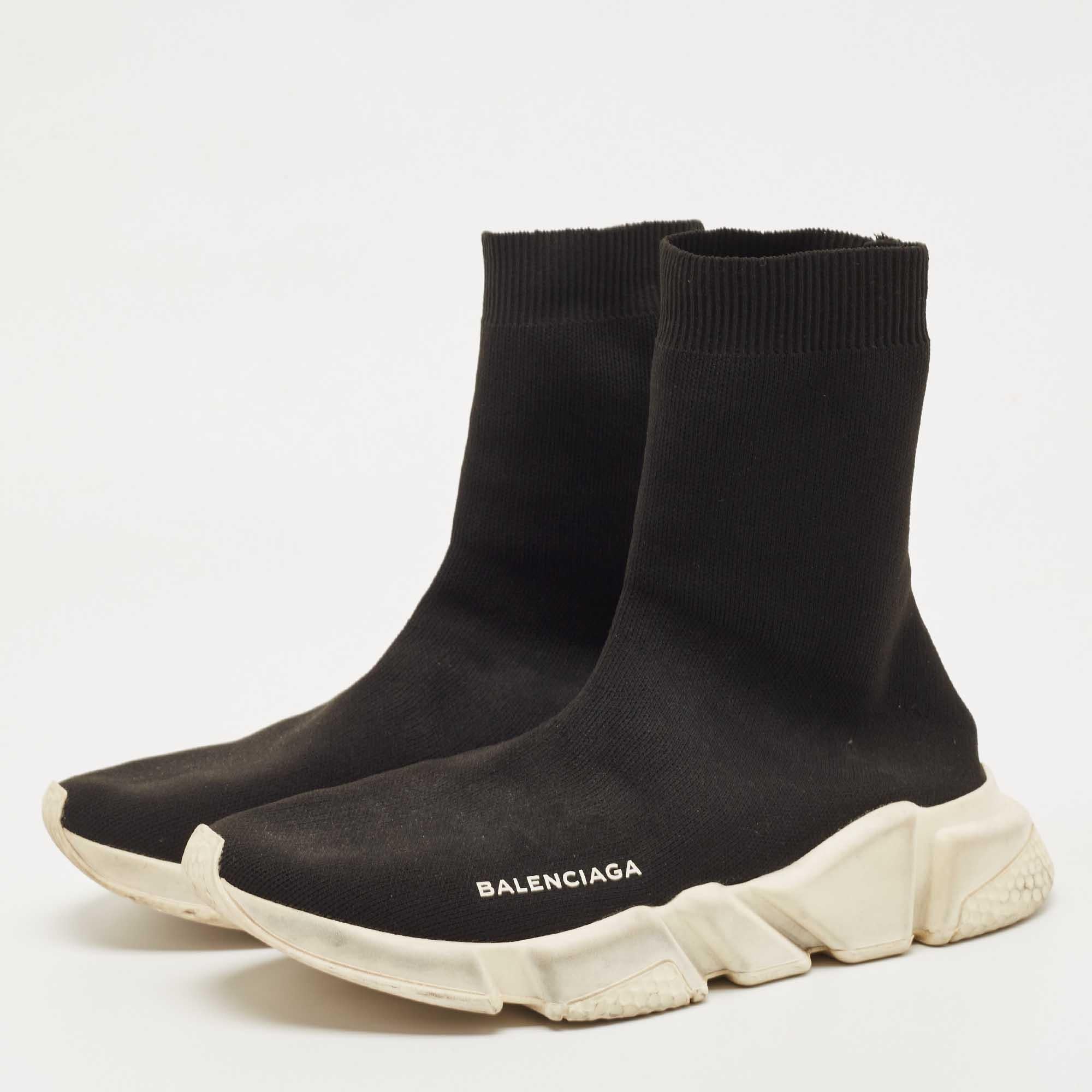 Celebrando la fusione tra sport e moda di lusso, queste sneakers Balenciaga Speed Trainer valgono assolutamente la spesa. Sono senza lacci e ben realizzate con tessuto a maglia traspirante in stile calzino. Le scarpe da ginnastica sono inoltre