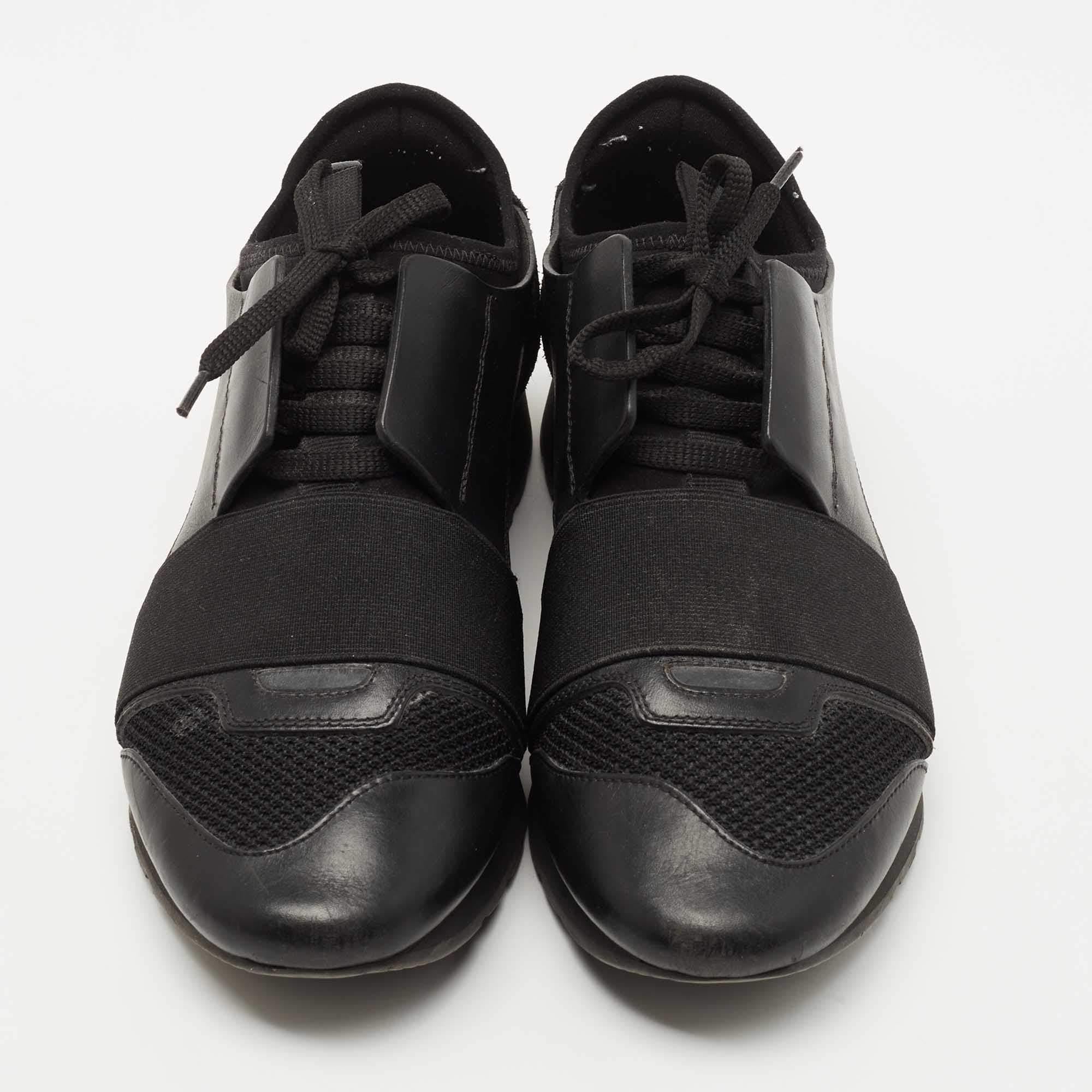 Let this comfortable pair be your first choice when you're out for a long day. These designer shoes have well-sewn uppers beautifully set on durable soles.

