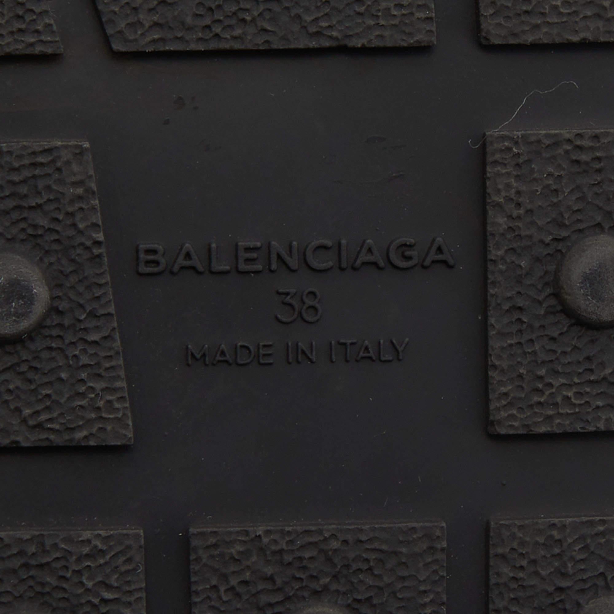 Balenciaga - Baskets Race Runner en cuir noir et tissu pailleté - Taille 38 en vente 1