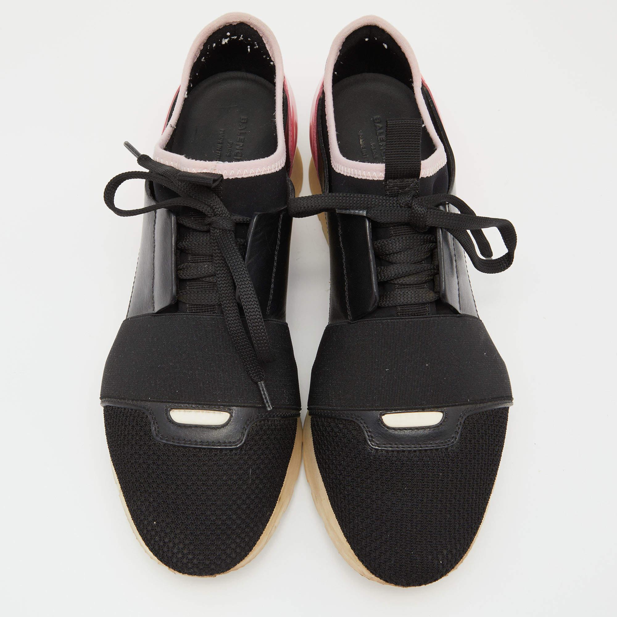 Balenciaga Black Leather and Mesh Race Runner Low Top Sneakers Size 39 In Good Condition For Sale In Dubai, Al Qouz 2