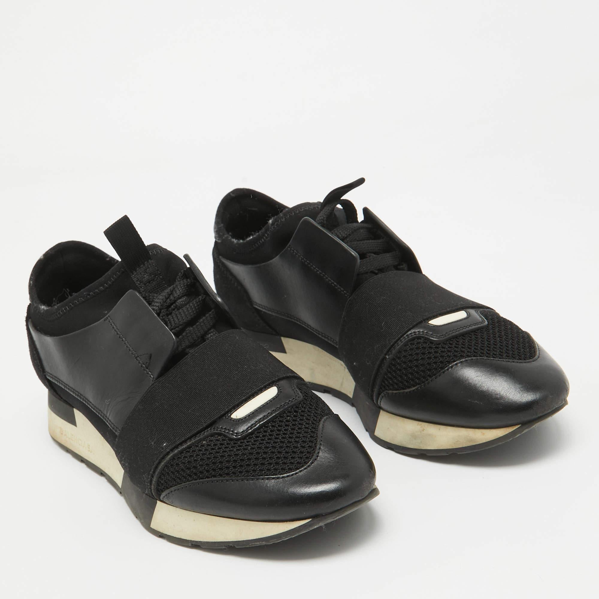 Balenciaga Zapatillas de cuero negro y malla Race Runner Talla 38 en Bueno Estado en Dubai, Al Qouz 2