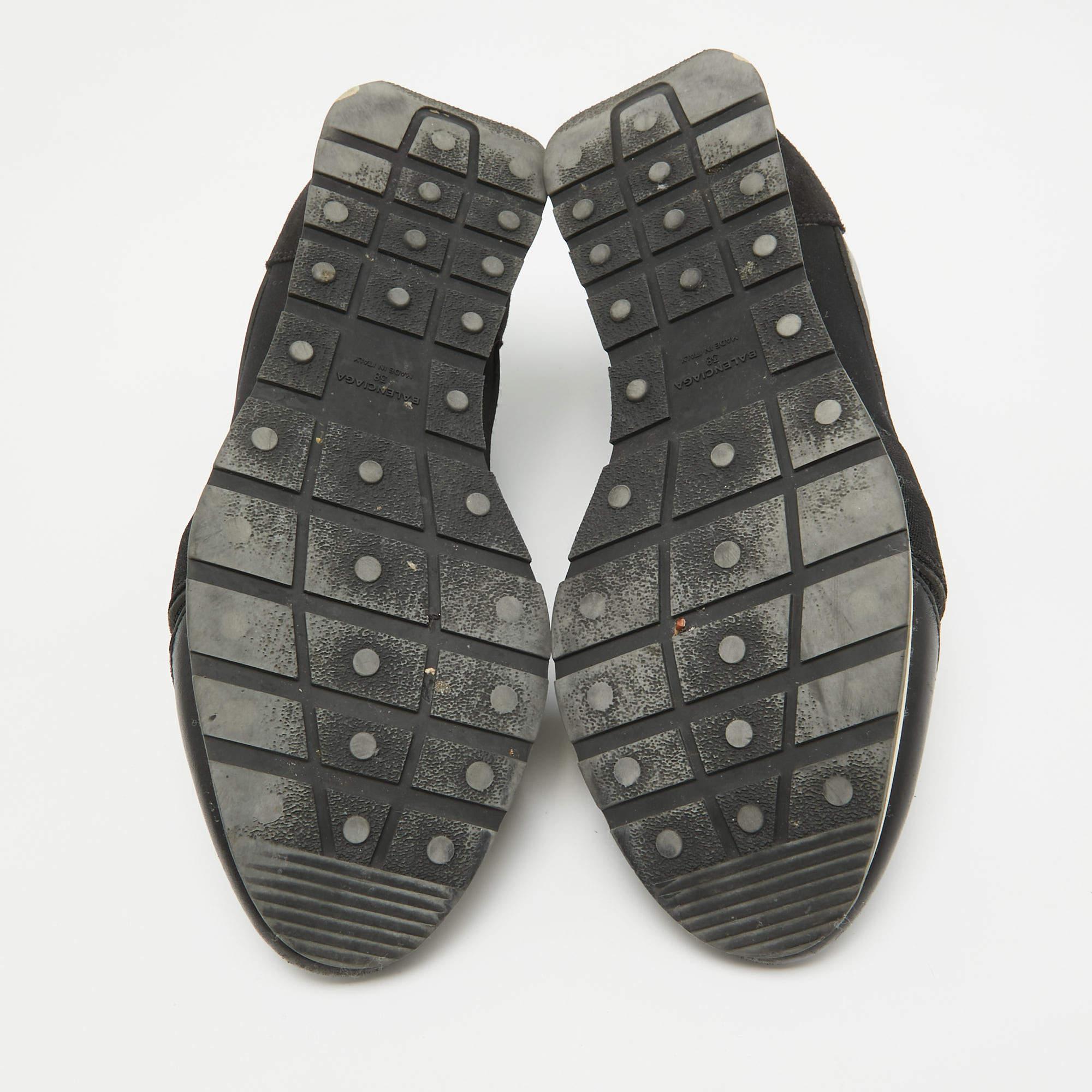 Balenciaga Zapatillas de cuero negro y malla Race Runner Talla 38 1