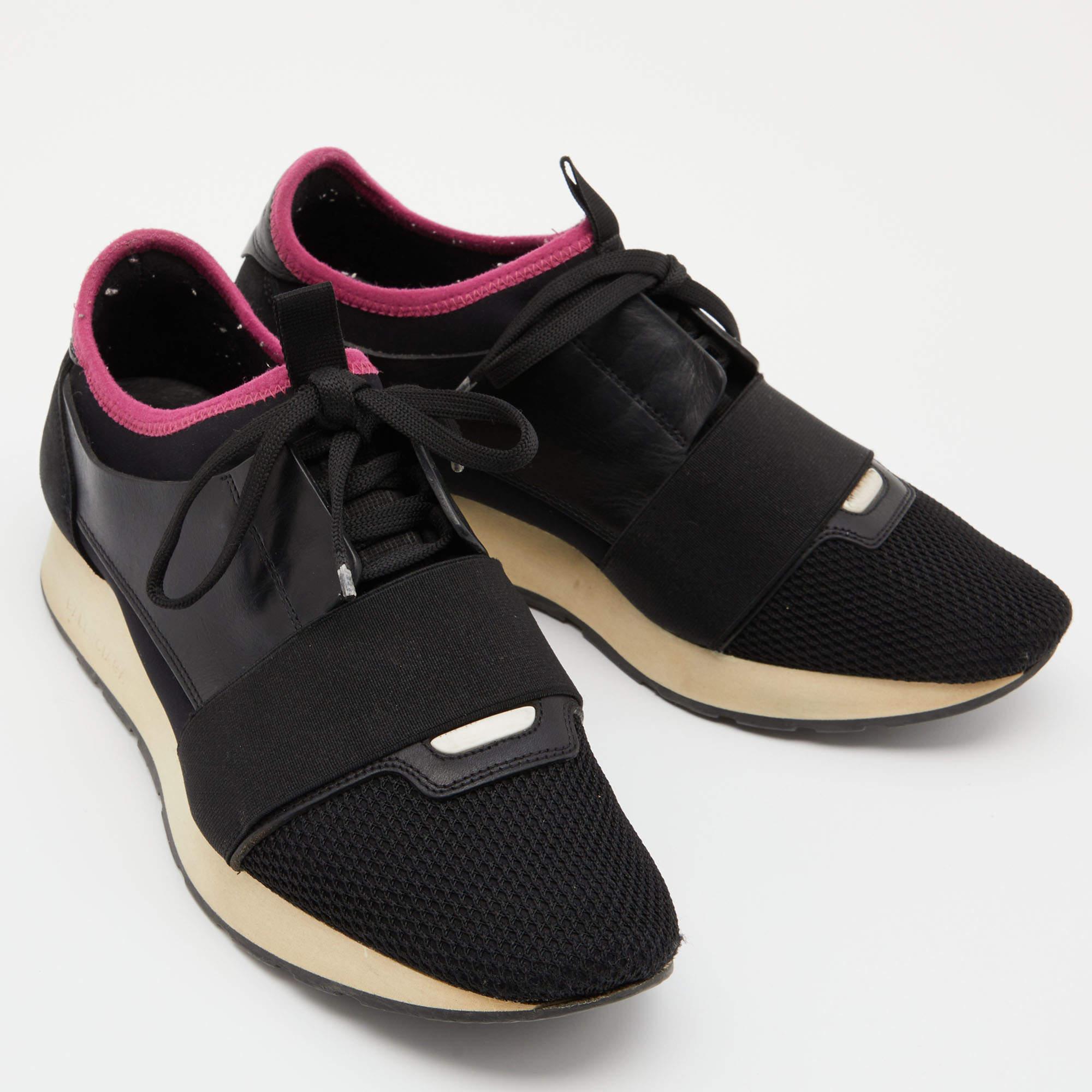 Balenciaga Zapatillas de cuero negro y malla Race Runner Talla 39 en Bastante bueno estado para la venta en Dubai, Al Qouz 2
