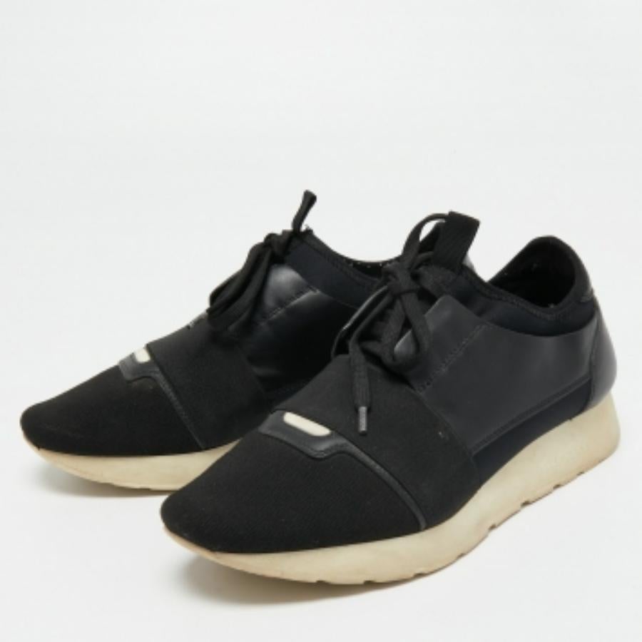 Balenciaga Sneakers Race Runner in pelle nera e mesh taglia 39 In condizioni buone in vendita a Dubai, Al Qouz 2