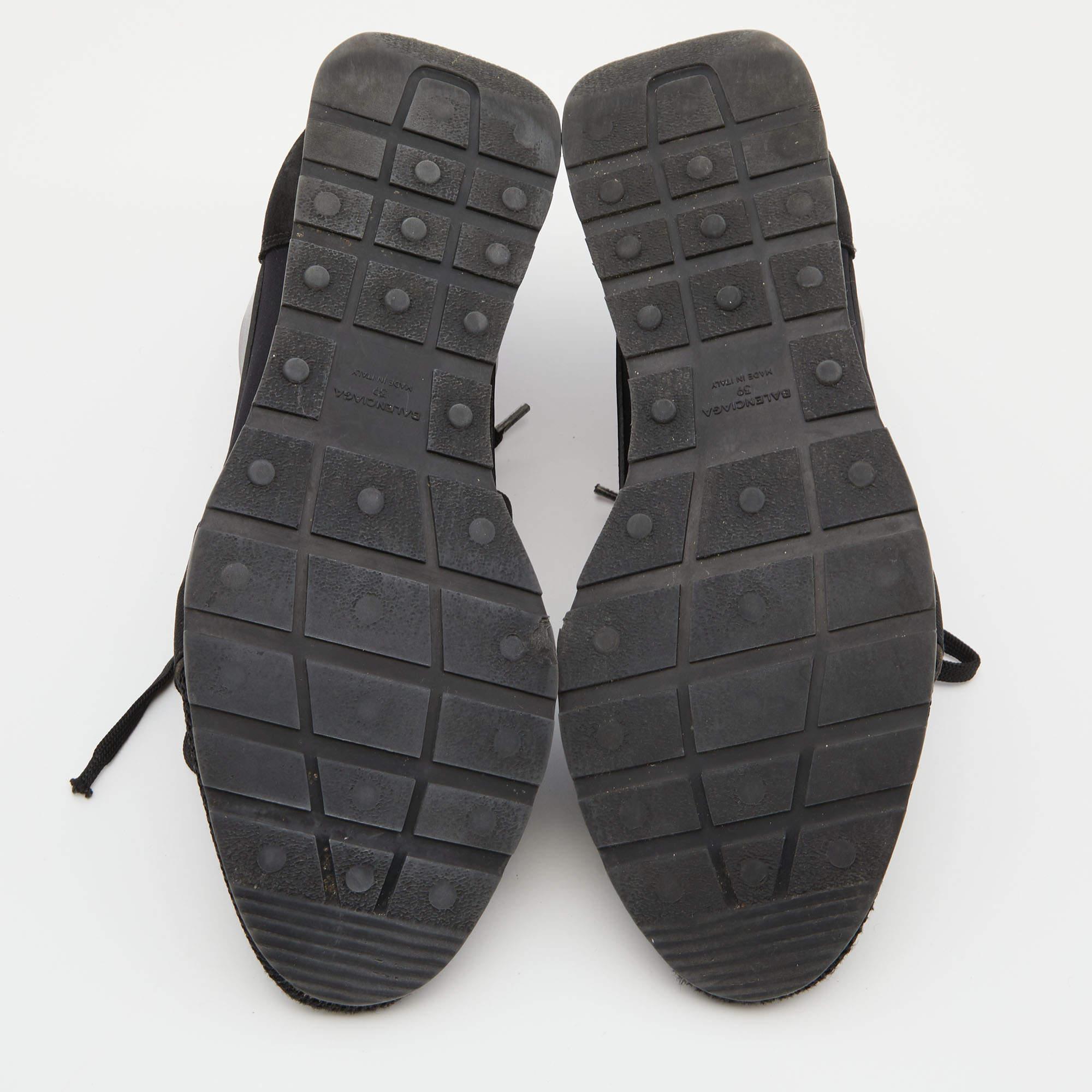 Balenciaga Zapatillas de cuero negro y malla Race Runner Talla 39 en venta 1