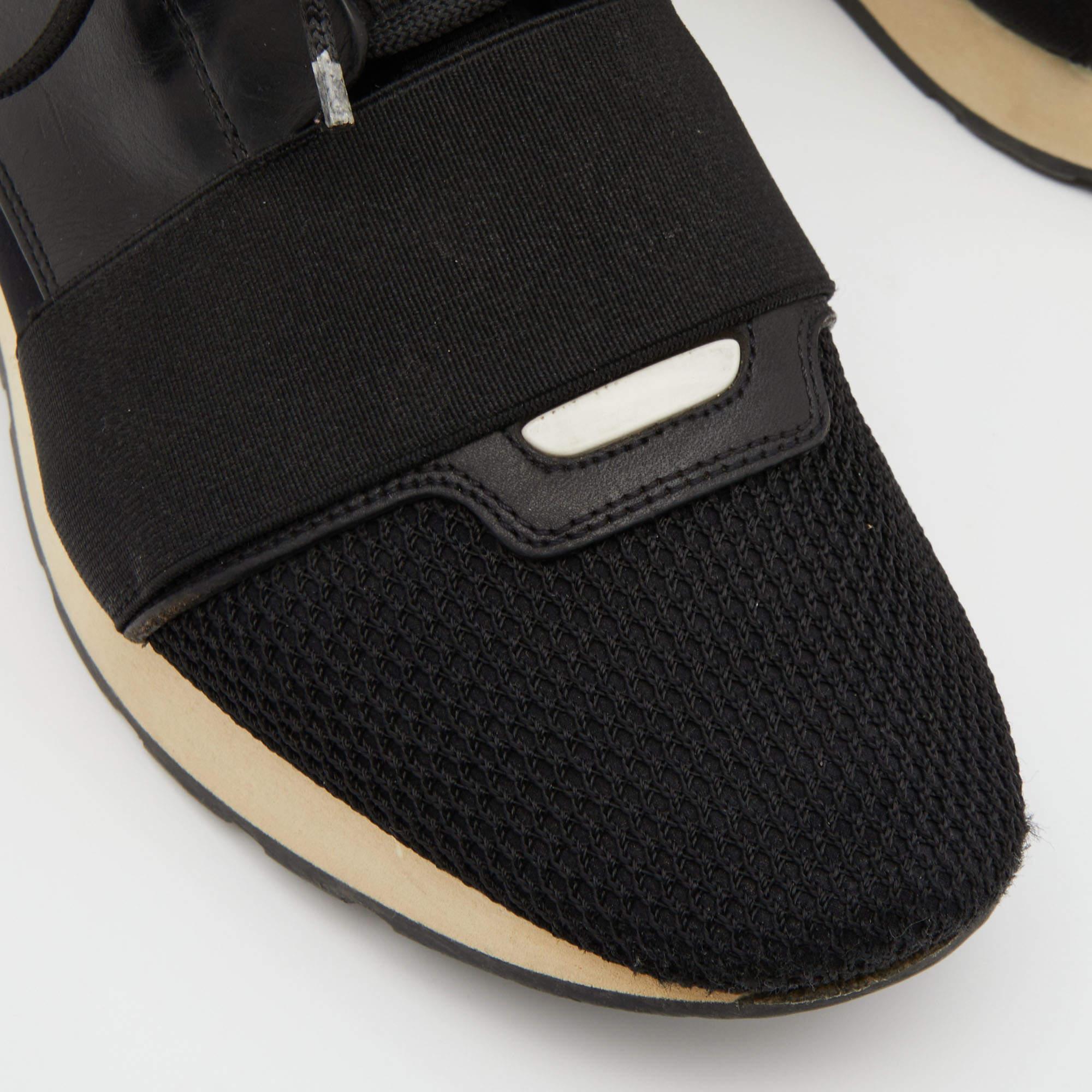 Balenciaga Zapatillas de cuero negro y malla Race Runner Talla 39 en venta 2