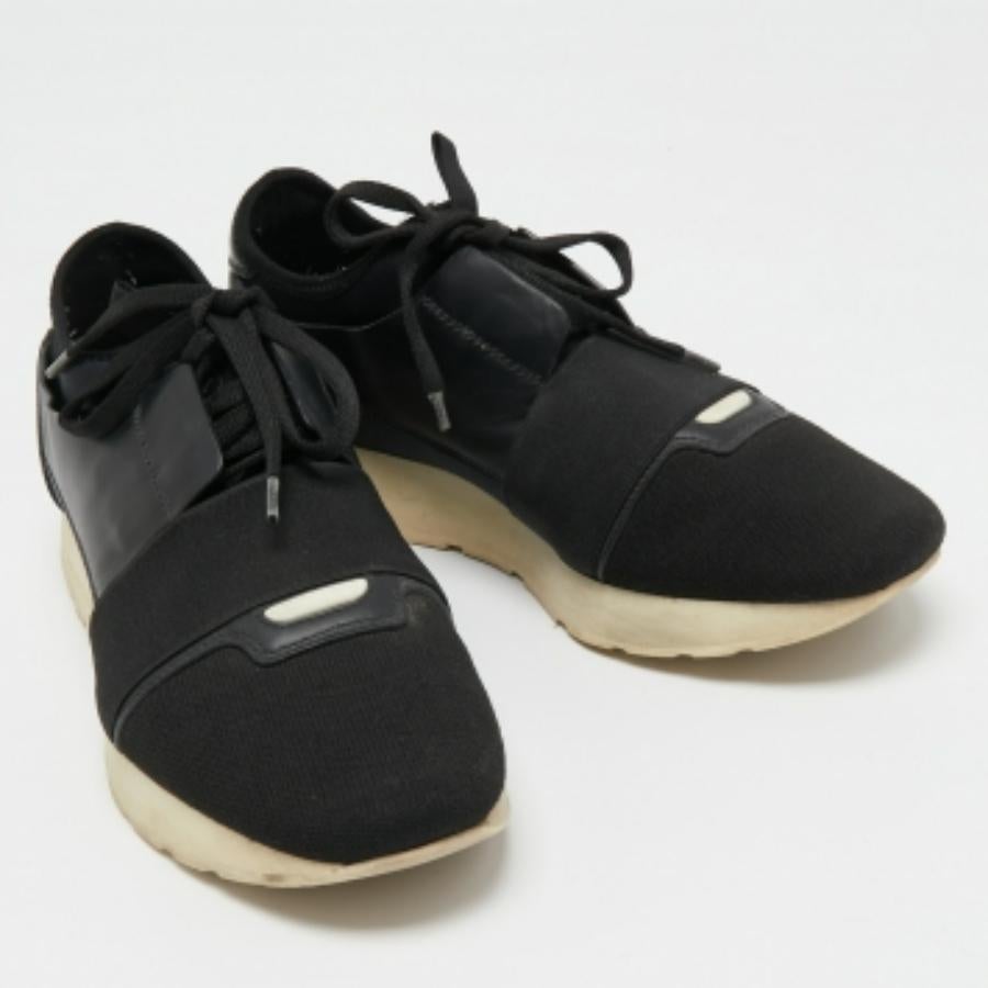 Balenciaga Sneakers Race Runner in pelle nera e mesh taglia 39 in vendita 2