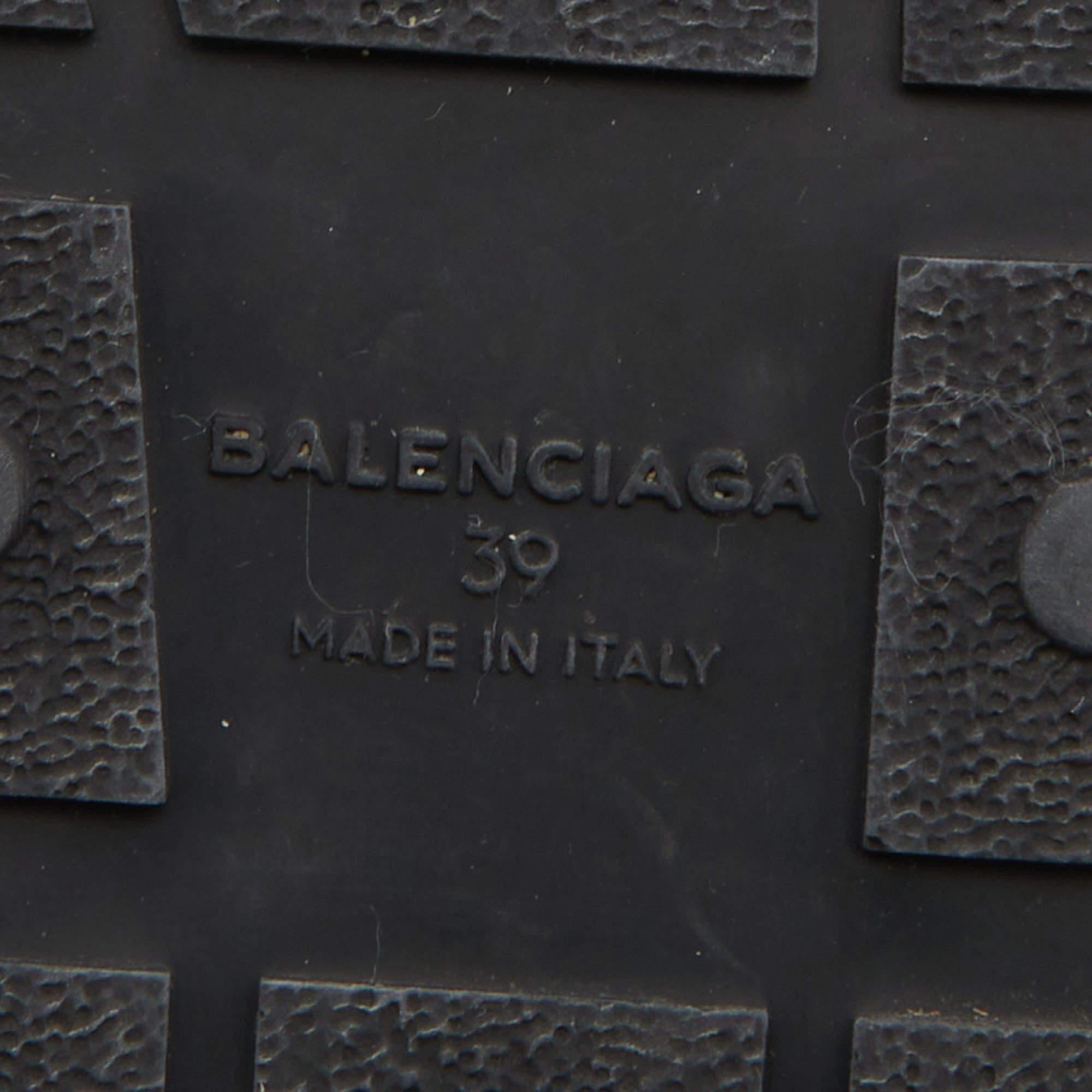 Balenciaga Zapatillas de cuero negro y malla Race Runner Talla 39 en venta 3