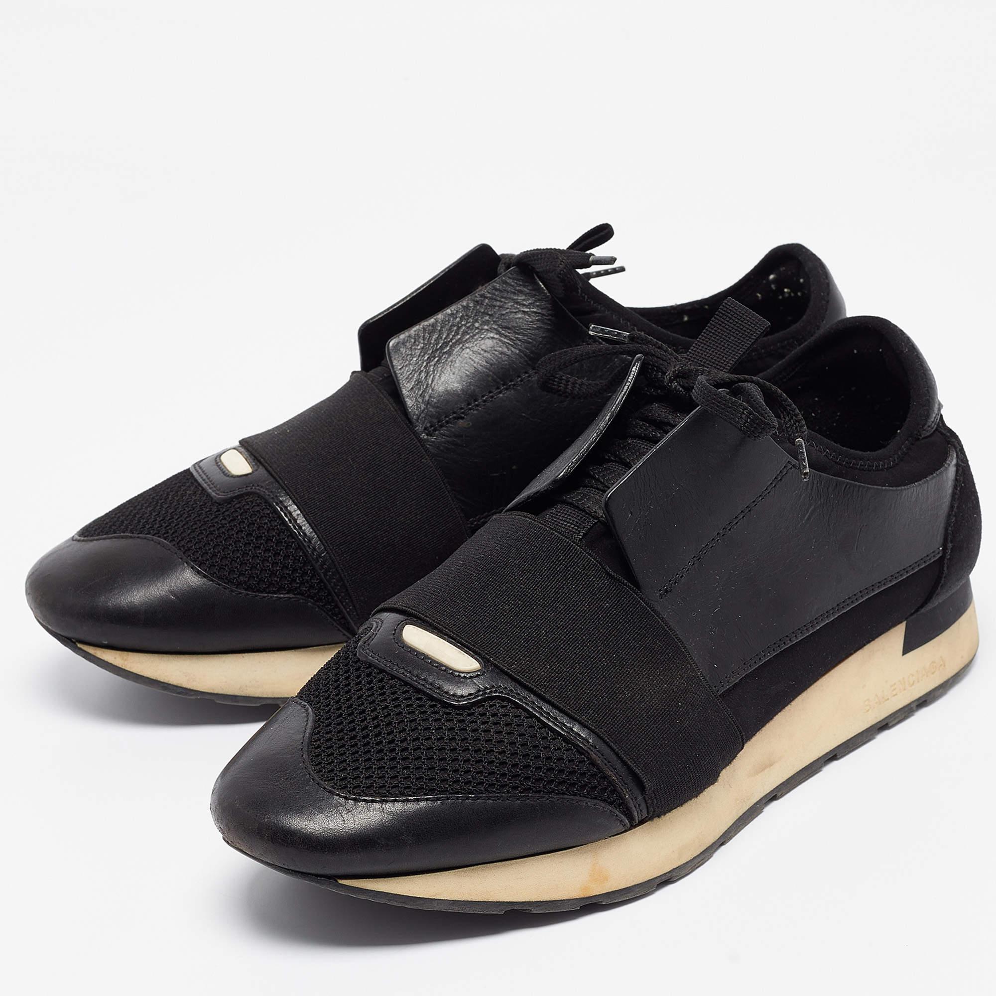 Eleva il tuo gioco di calzature con queste sneakers di design. Combinando estetica di alto livello e comfort ineguagliabile, queste sneakers sono un simbolo del lusso moderno e del gusto impeccabile.