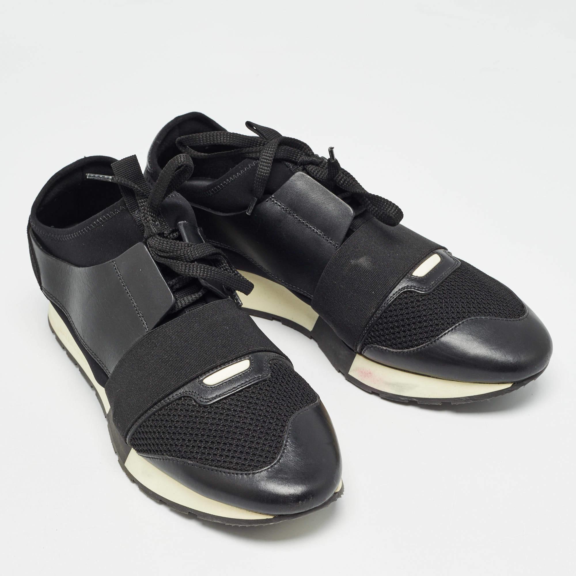 Balenciaga Zapatillas de cuero negro y malla Race Runner Talla 42 en Bueno Estado en Dubai, Al Qouz 2