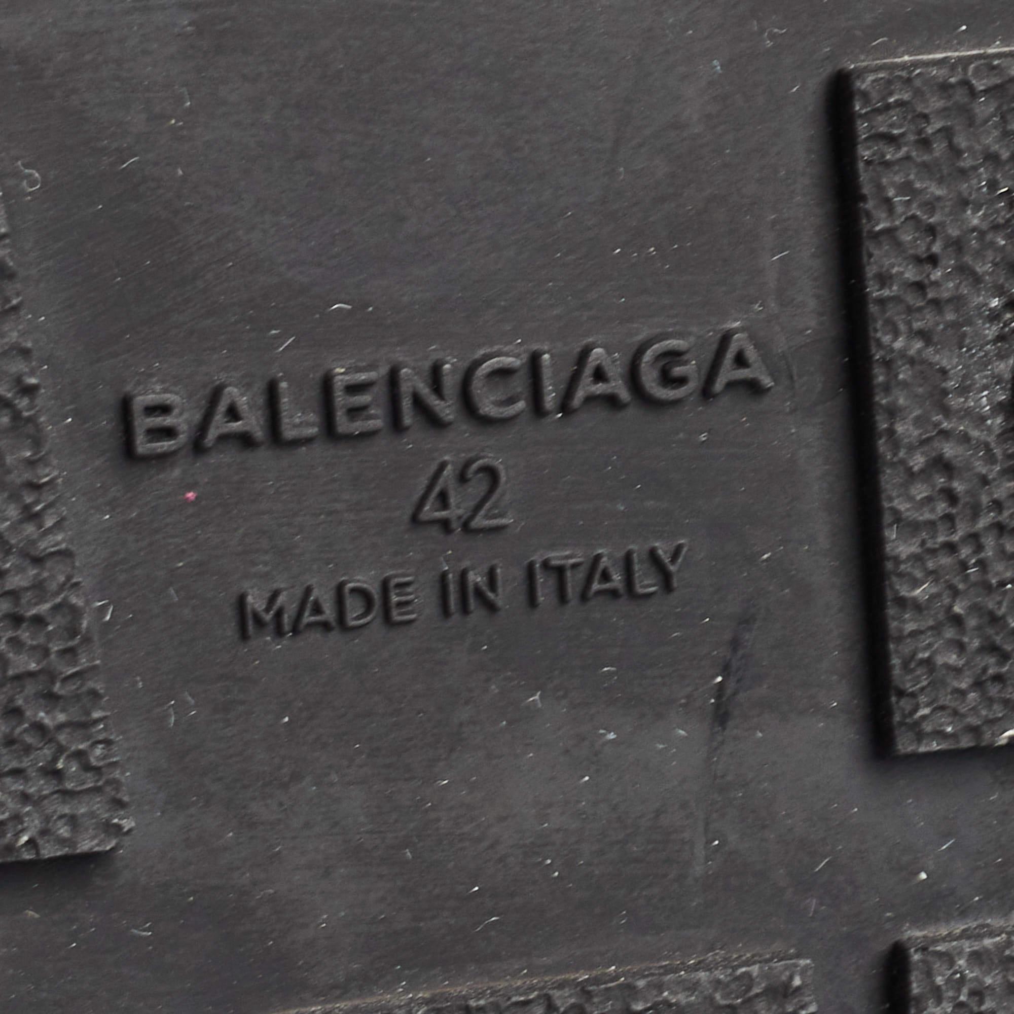 Balenciaga Zapatillas de cuero negro y malla Race Runner Talla 42 2