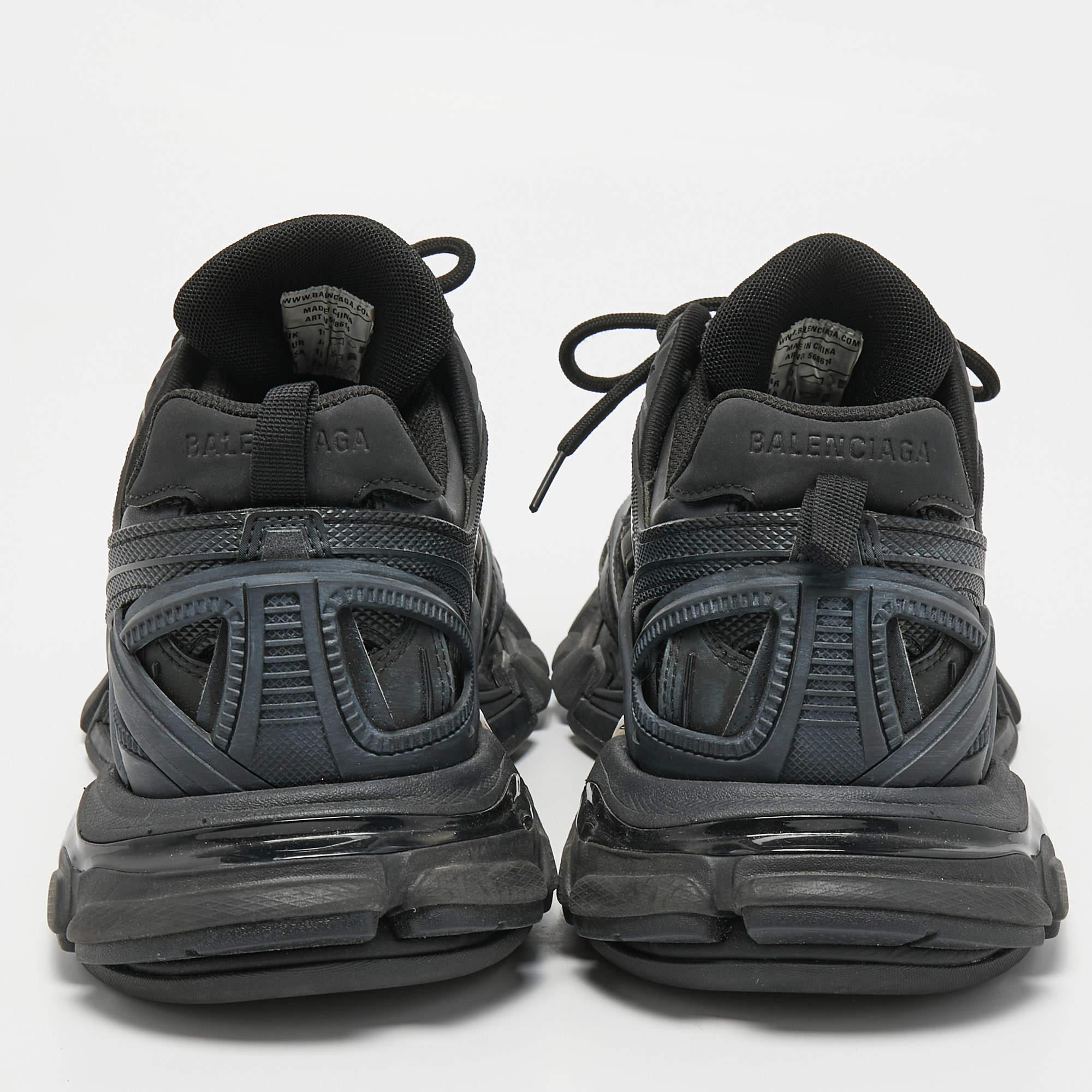 Balenciaga Black Leather and Mesh Track 2 Sneakers Size 44 In Excellent Condition In Dubai, Al Qouz 2