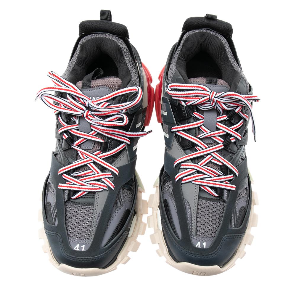 These Track sneakers from Balenciaga offer the correct amount of style and comfort. They have been crafted from mesh and leather, they are designed in a chunky silhouette with contrasting panels, lace-up vamps, and the brand labels on the tongues.