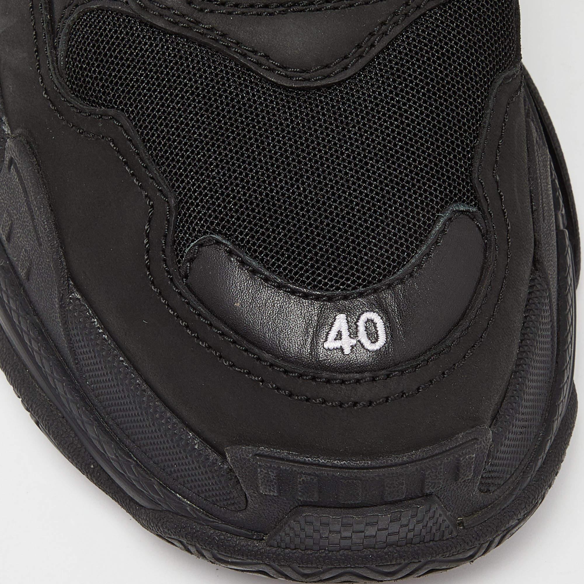 Balenciaga Black Leather and Mesh Triple S Sneakers  In Good Condition In Dubai, Al Qouz 2