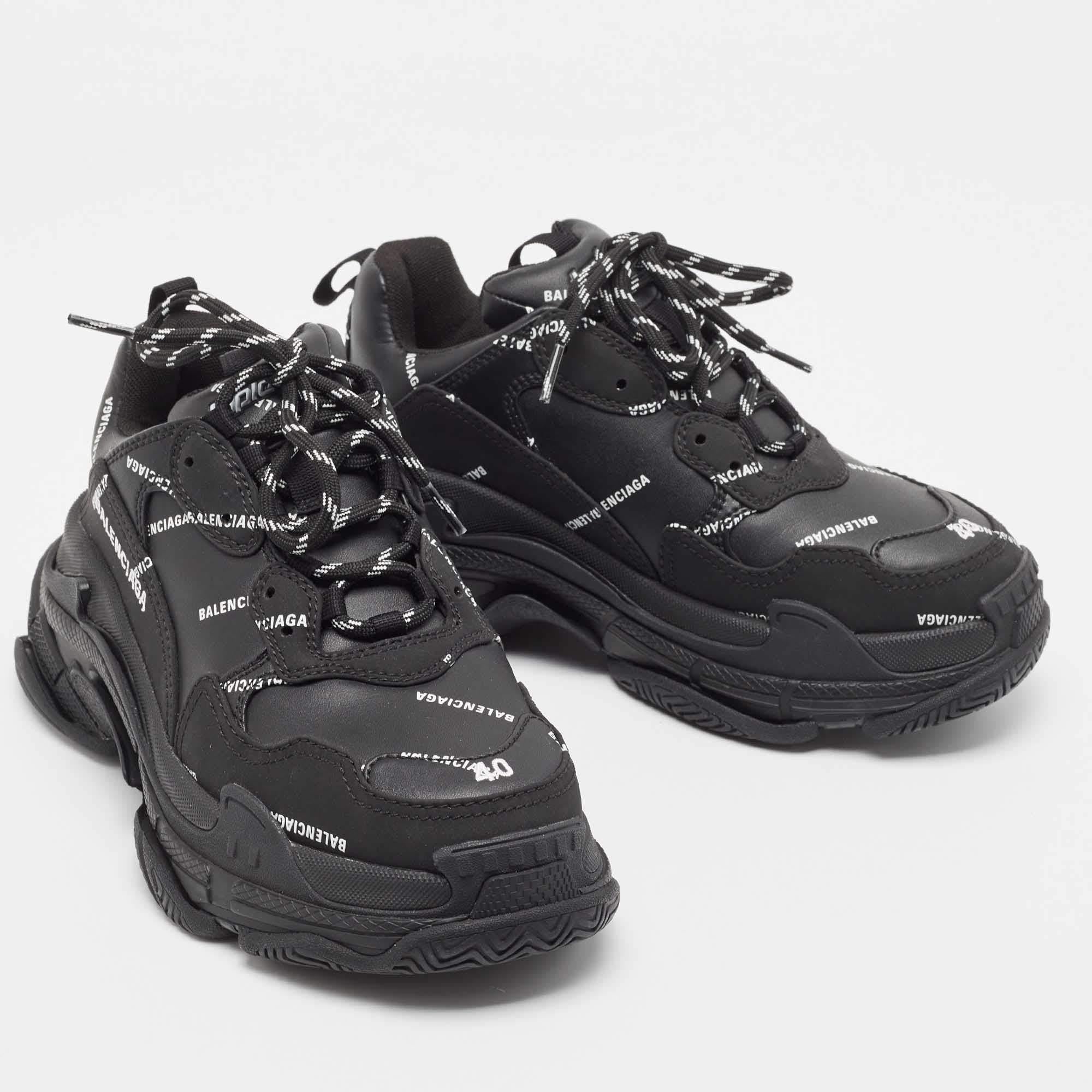 Balenciaga Black Leather and Nubuck Allover Logo Triple S Sneakers Size 40 Excellent état - En vente à Dubai, Al Qouz 2