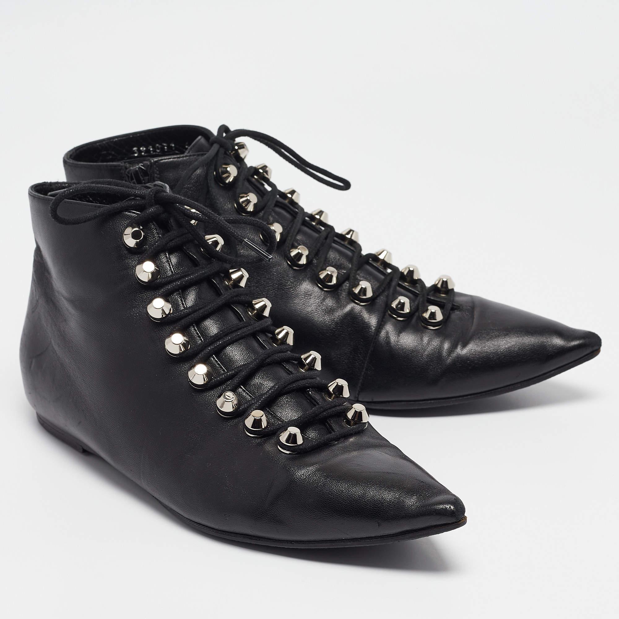 Balenciaga Stivali alla caviglia in pelle nera taglia 40 In condizioni buone in vendita a Dubai, Al Qouz 2