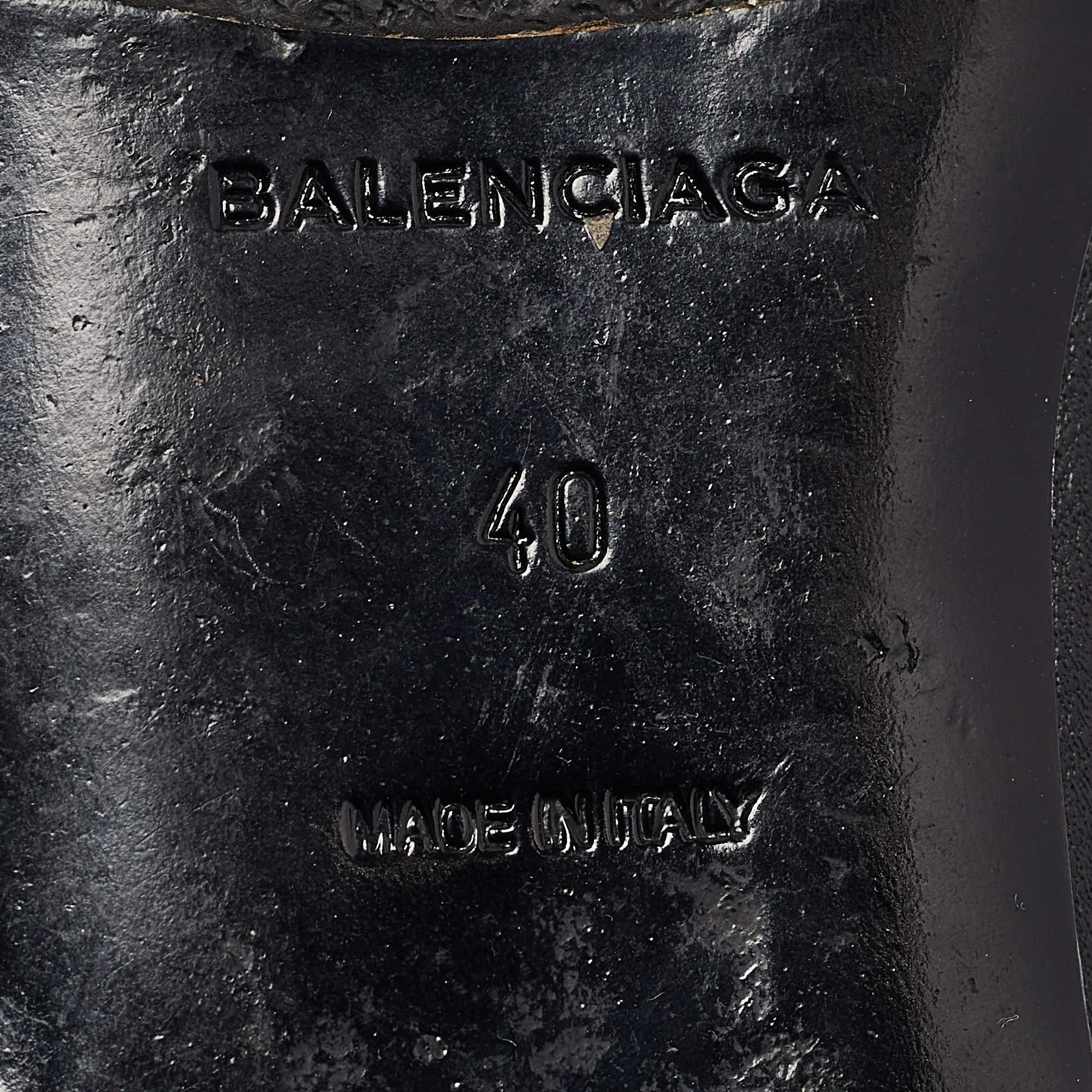 Balenciaga Stivali alla caviglia in pelle nera taglia 40 in vendita 3