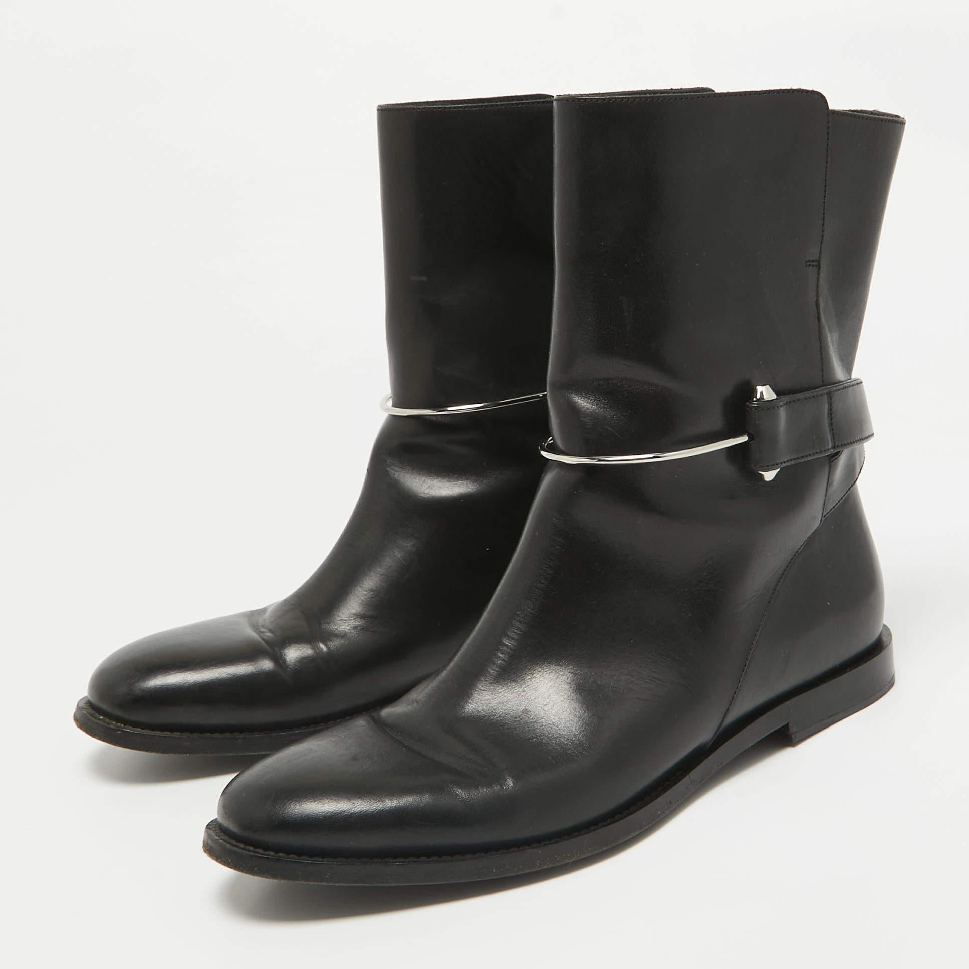 Meticulously designed into a smart silhouette  these boots are on point with style. They come with comfortable insoles and durable outsoles to last you forever. These boots are just amazing  and you definitely need to get them right away.