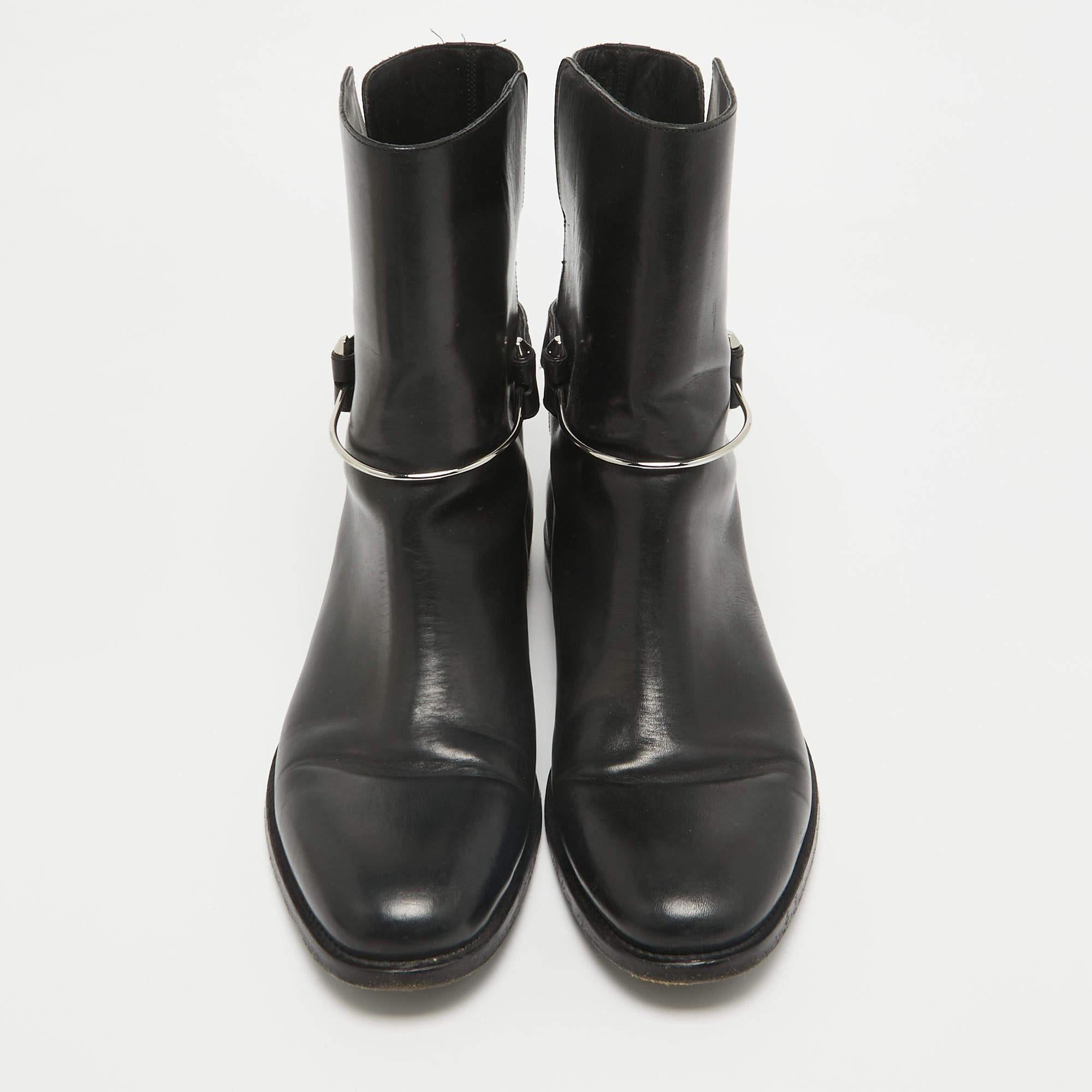 Balenciaga Black Leather Ankle Length Boots Size 41 In Fair Condition For Sale In Dubai, Al Qouz 2