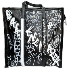 Balenciaga - Sac Bazar Graffiti en cuir noir