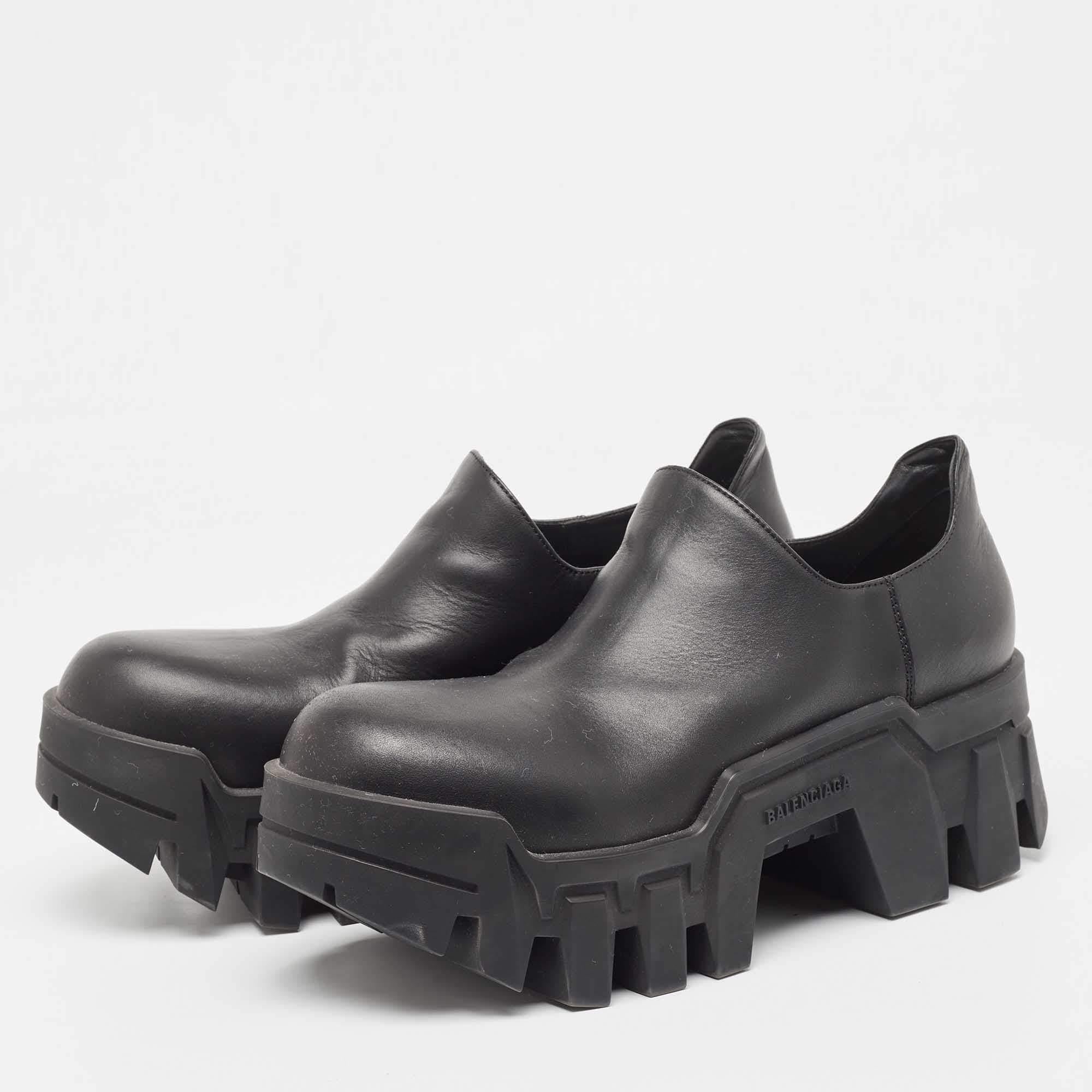 The Balenciaga Bulldozer boots are a fashion statement with their sleek black leather construction. These ankle boots feature a chunky sole reminiscent of a bulldozer tread, adding an edgy and distinctive touch to any outfit.

