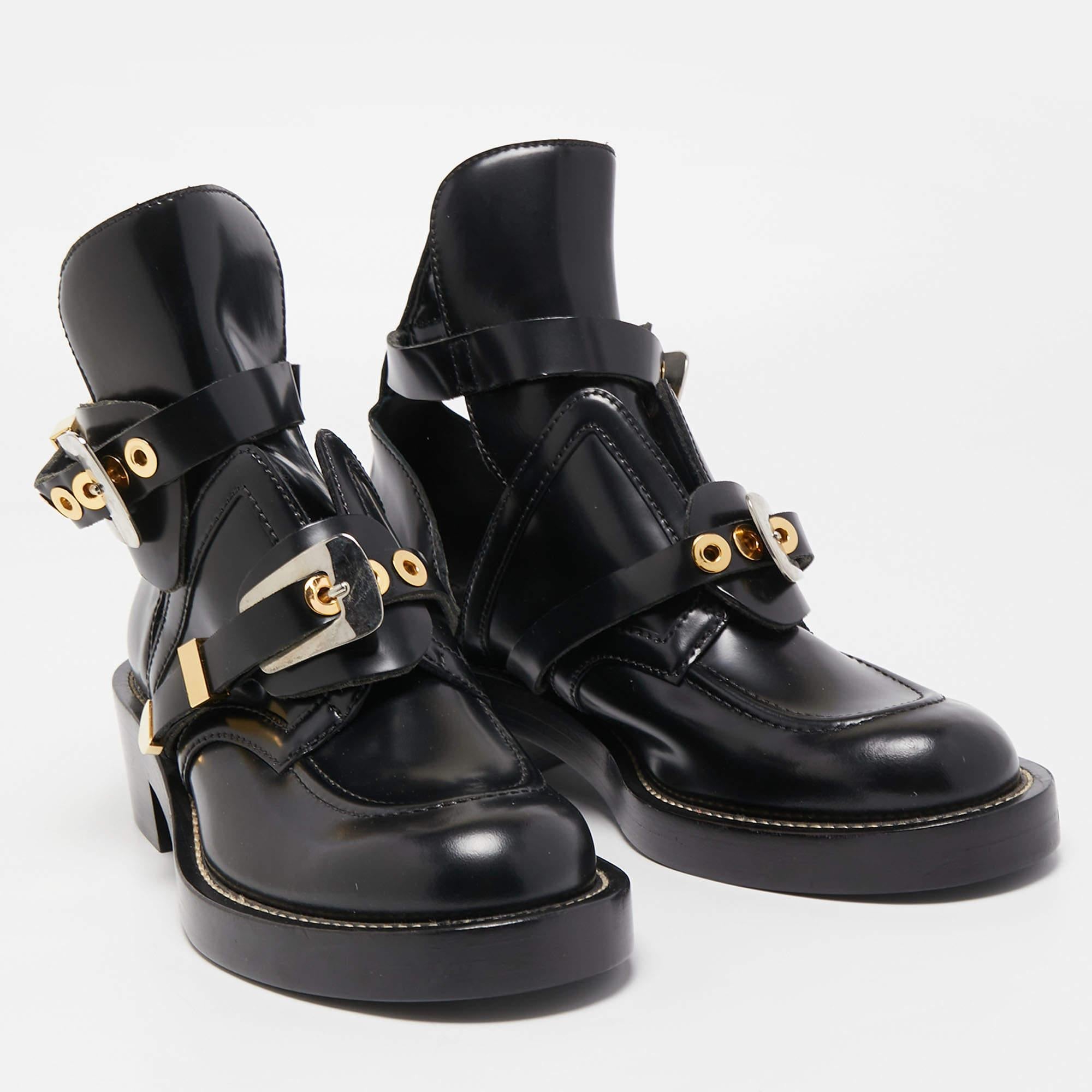 Balenciaga Black Leather Ceinture Buckle Detail Ankle Boots Size 41 In Excellent Condition In Dubai, Al Qouz 2