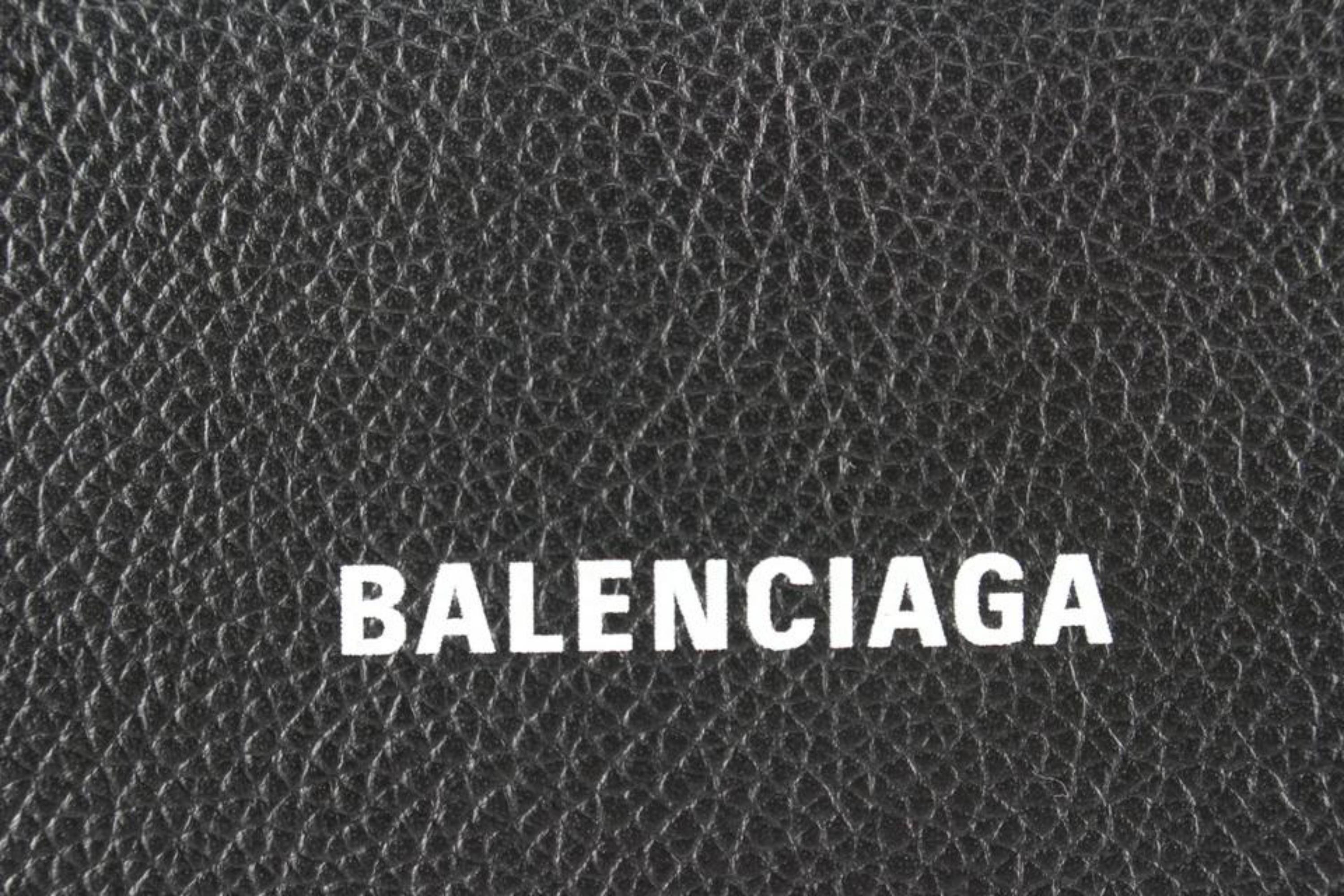 Balenciaga Portefeuille classique en cuir noir avec logo sur chaîne dorée 48ba624 en vente 3