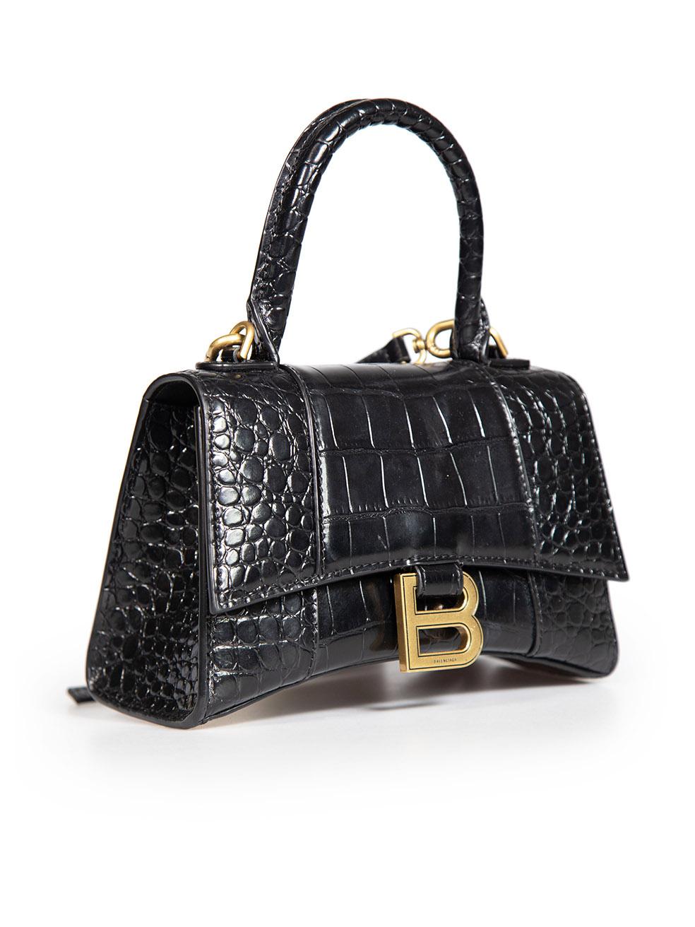 CONDITION is Very good. Minimal wear to bag is evident. Small scratches on the hardware of the clasp and the leather exterior of the flap and light discolouration marks on the inner flap on this used Balenciaga designer resale item.
 
 Details
 
 
