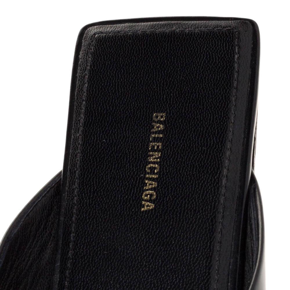 Balenciaga Black Leather Double Square BB Flat Mules Size 38 In Good Condition In Dubai, Al Qouz 2