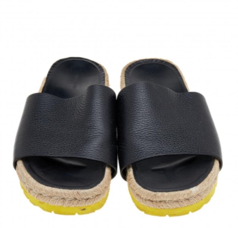 Balenciaga Black Leather Espadrille Flats Size 40 In Good Condition For Sale In Dubai, Al Qouz 2