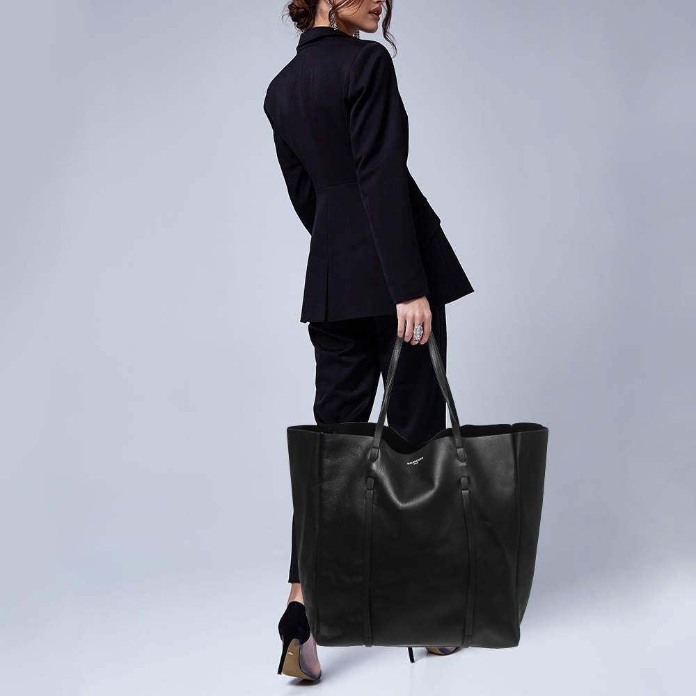 Balenciaga Black Leather Everyday Shopper Tote In Good Condition In Dubai, Al Qouz 2