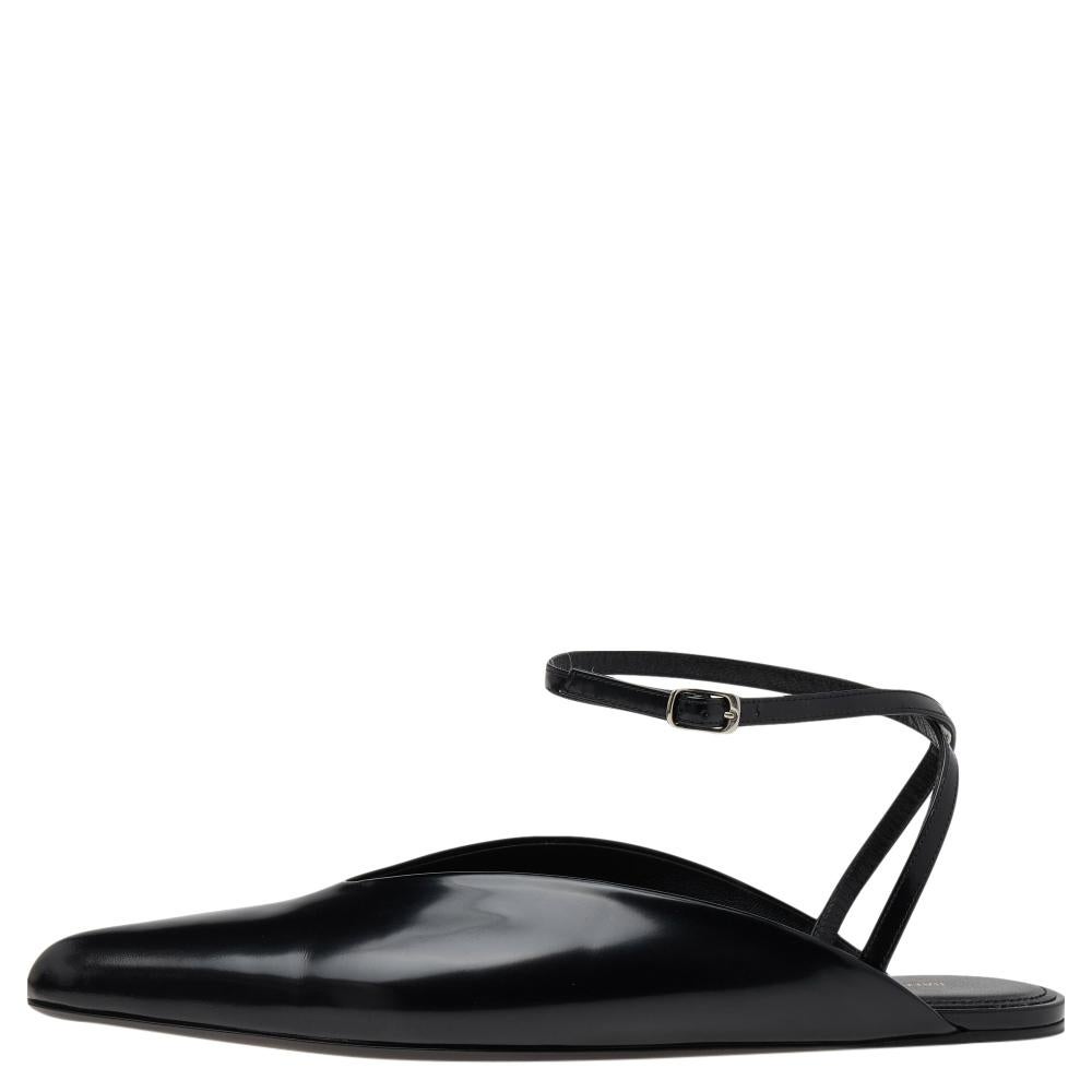 These impressive strap mules will help you make a wonderful style statement. They seem to be at their stylish best with a black leather exterior and classy leather-lined soles. Keep it simple yet gorgeous in these mules from the House of Balenciaga.