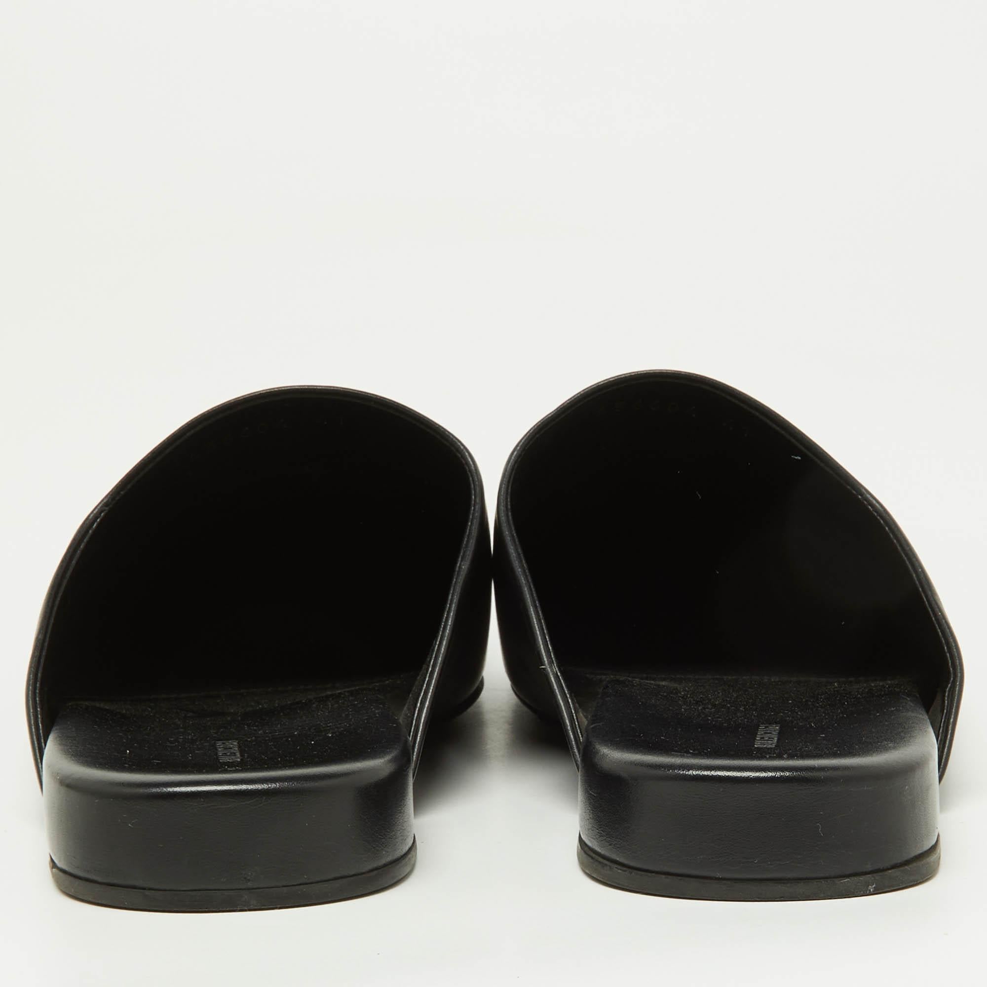 Balenciaga Black Leather Flat Mules Size 41 In Good Condition For Sale In Dubai, Al Qouz 2