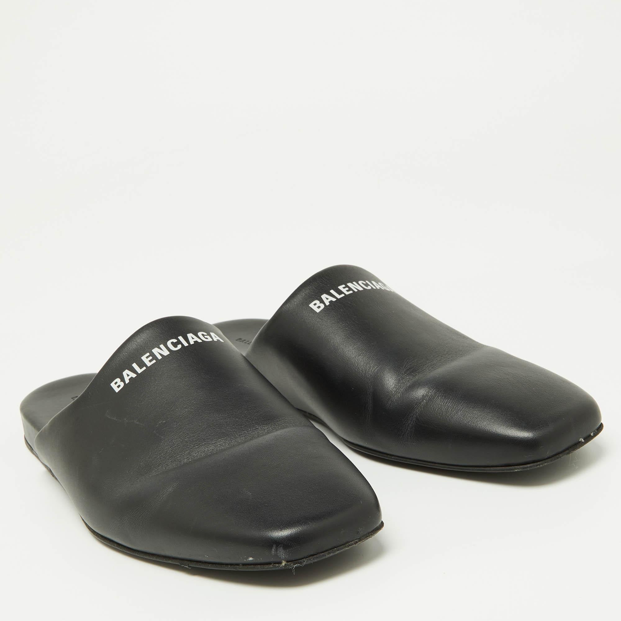 Women's Balenciaga Black Leather Flat Mules Size 41 For Sale