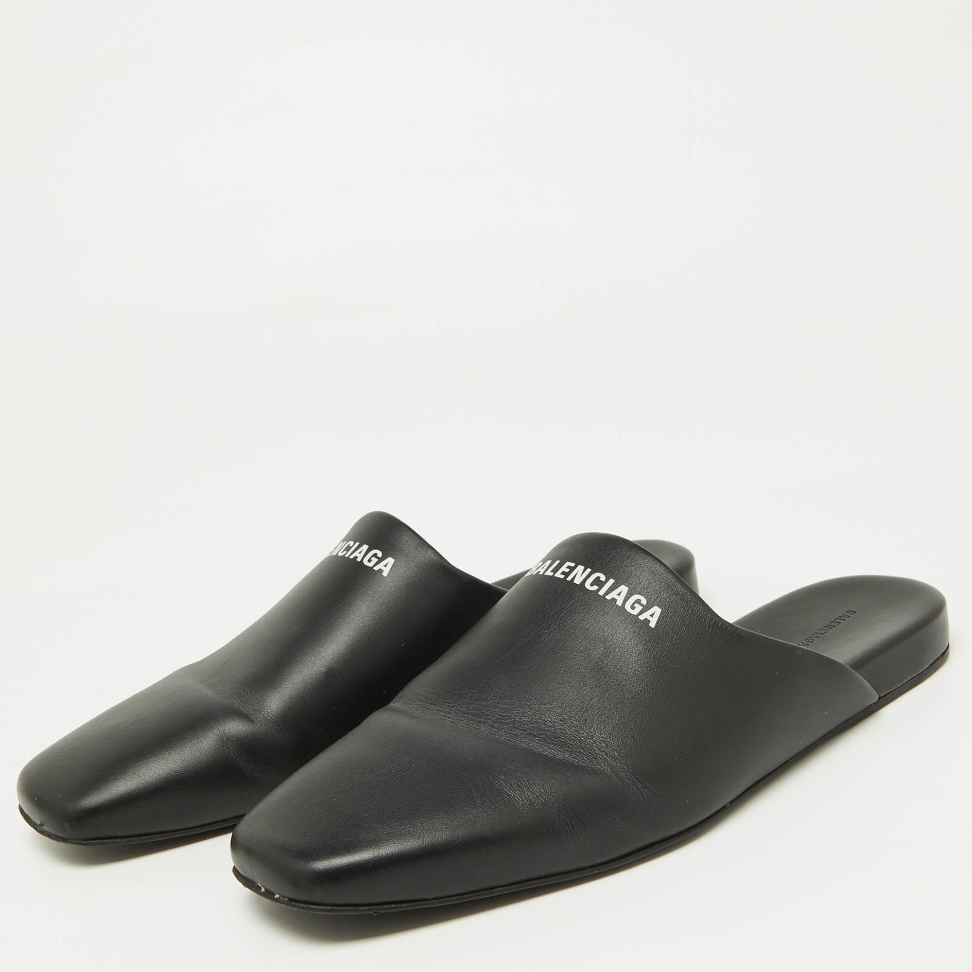 Balenciaga Black Leather Flat Mules Size 41 For Sale 4