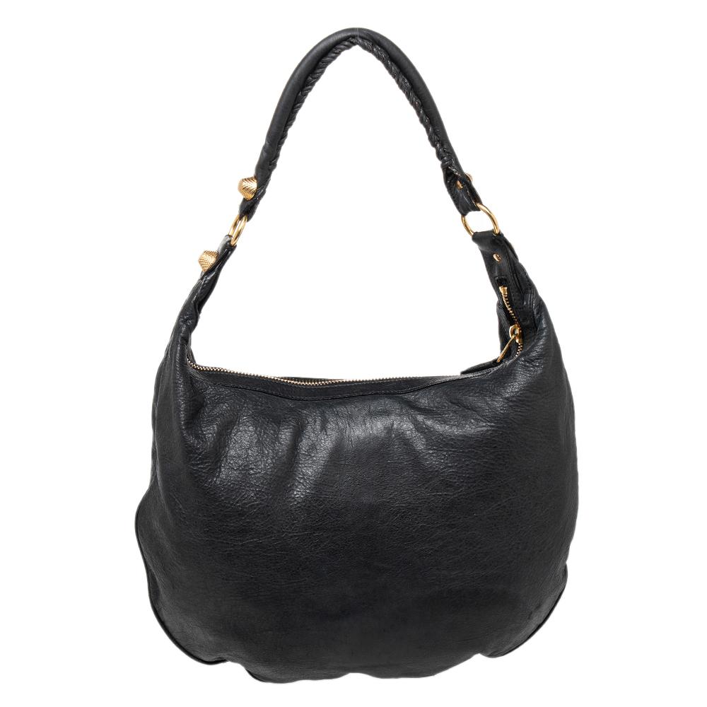 Choose this Balenciaga hobo to complement your effortless everyday look. The bag is crafted from black leather and features a single handle and gold-tone hardware. The fabric-lined interior will dutifully hold all your daily essentials.

Includes:
