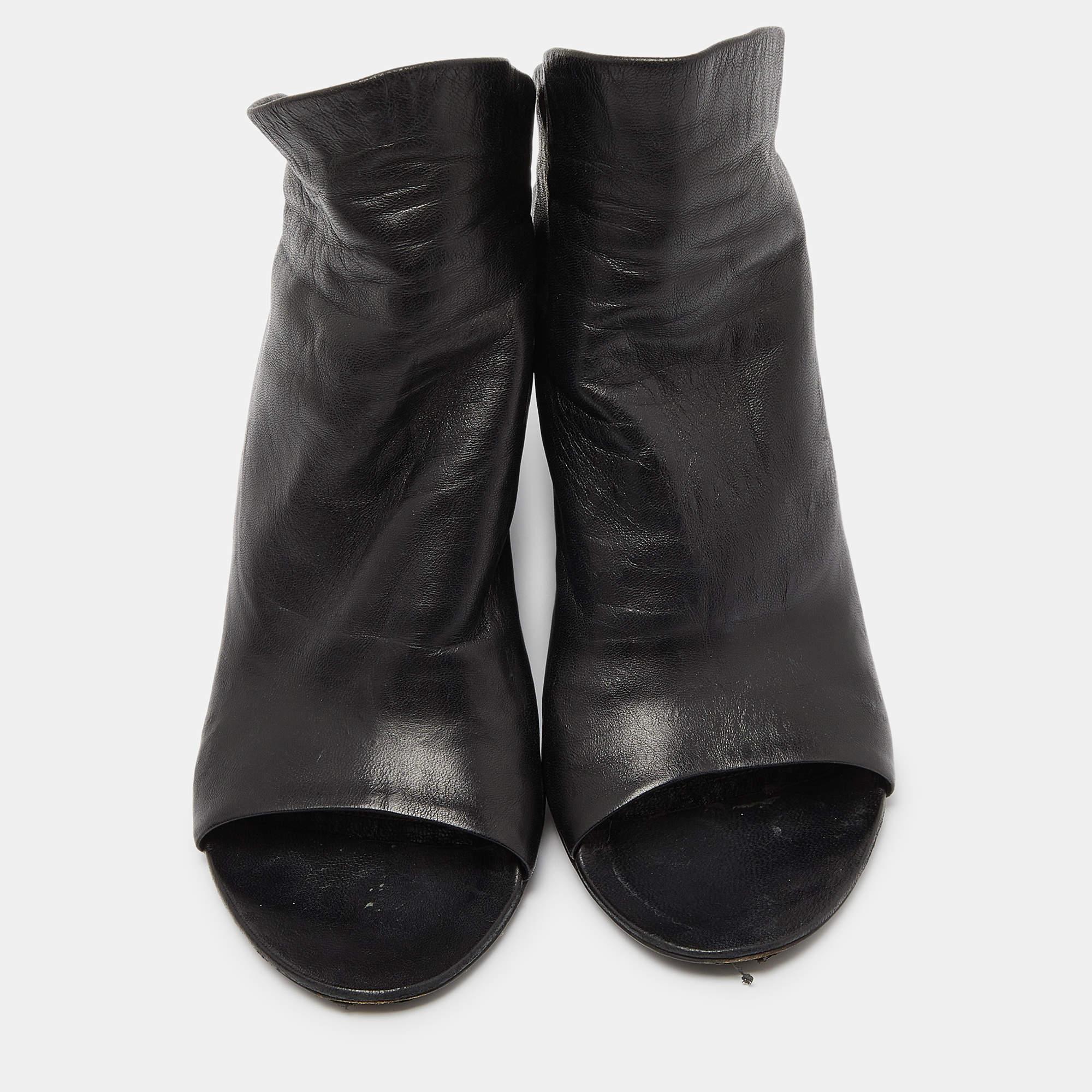 Balenciaga Black Leather Glove Wedge Sandals Size 38.5 In Fair Condition In Dubai, Al Qouz 2