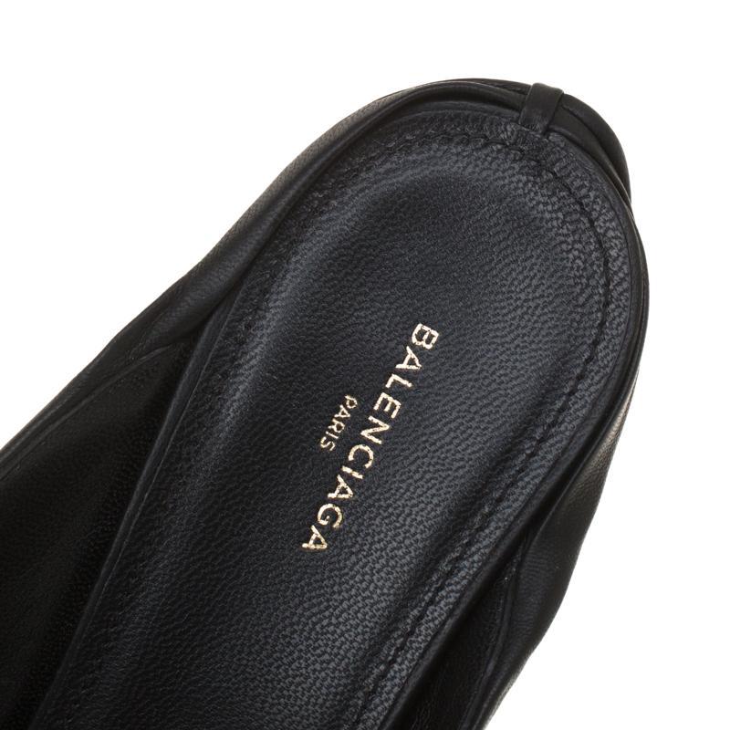 Balenciaga Black Leather Knife Pointed Toe Mules Size 39 In Good Condition In Dubai, Al Qouz 2